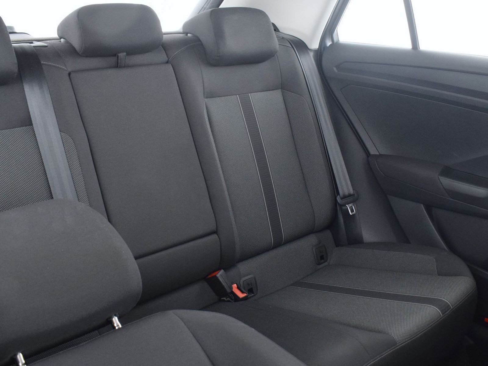 21 - Volkswagen T-Roc 1.5 tsi act life dsg