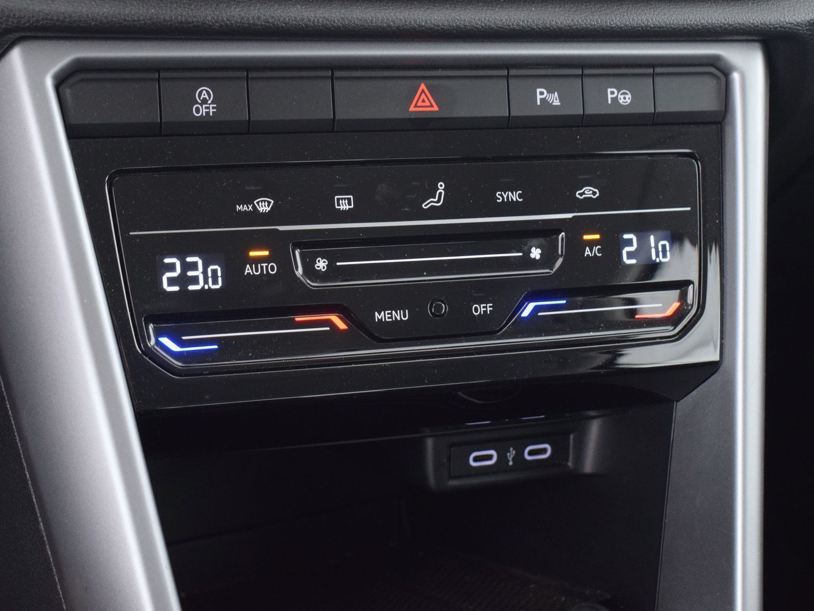 23 - Volkswagen T-Roc 1.5 tsi act life dsg