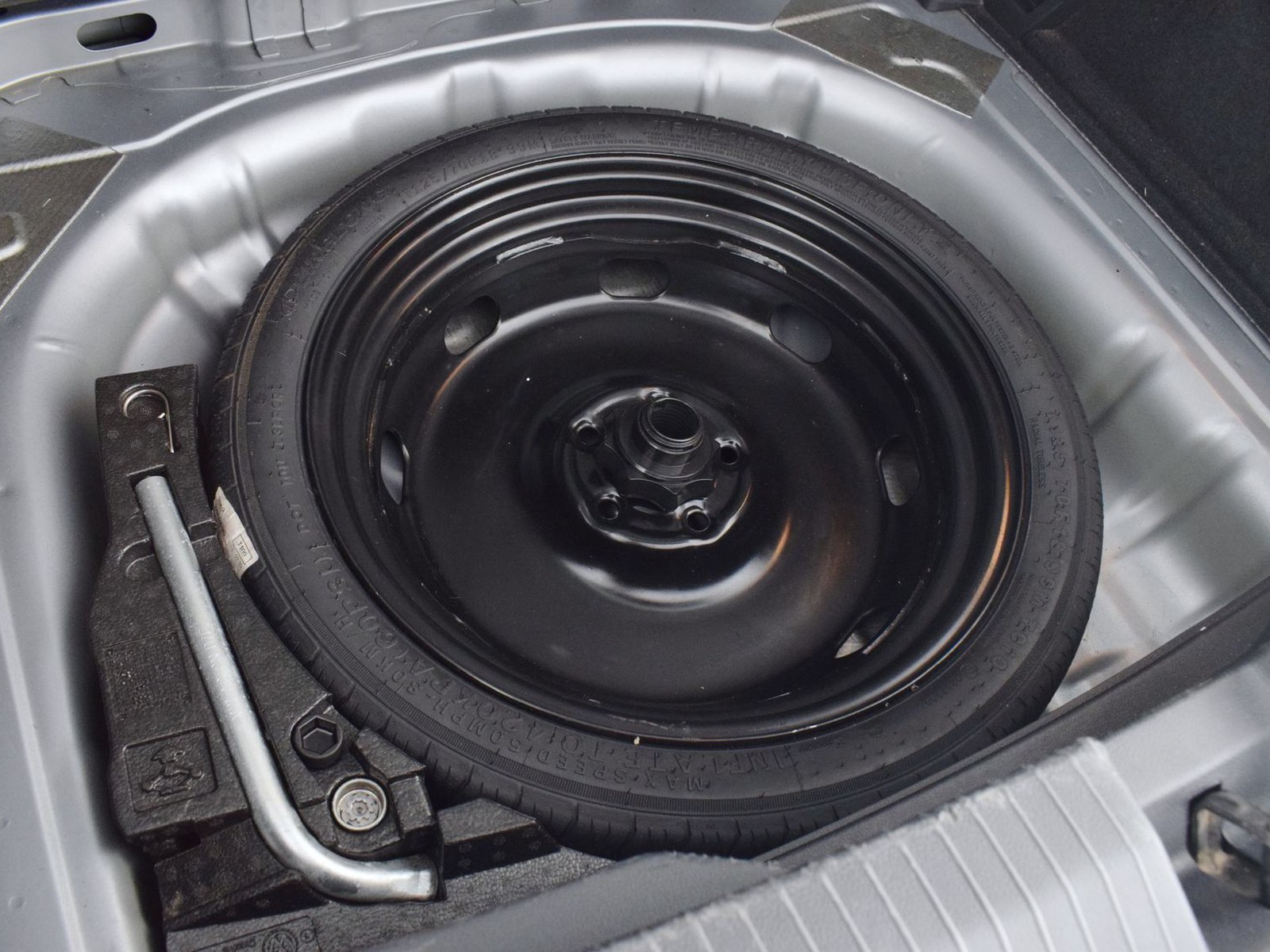 32 - Volkswagen T-Roc 1.5 tsi act life dsg