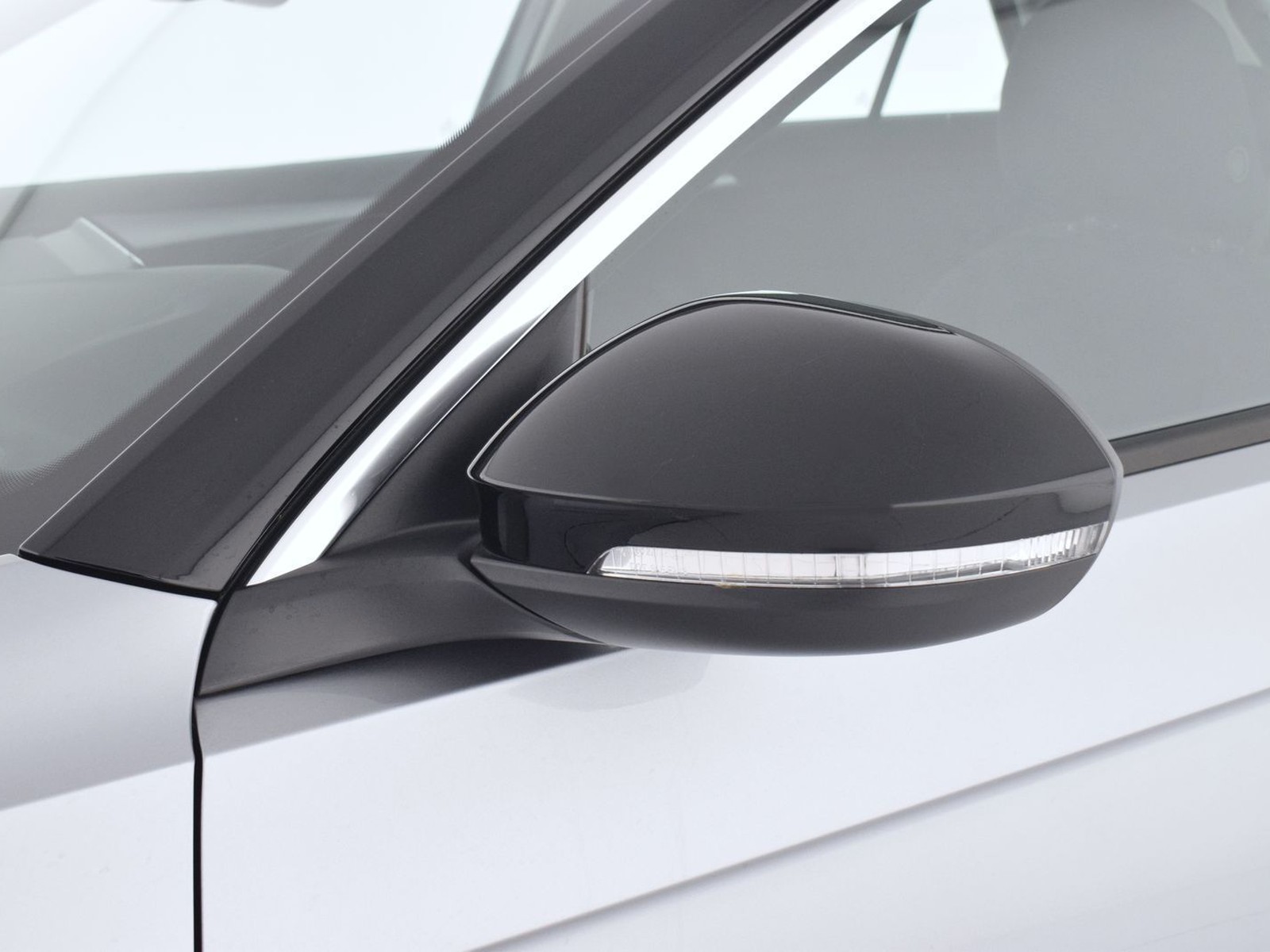 36 - Volkswagen T-Roc 1.5 tsi act life dsg