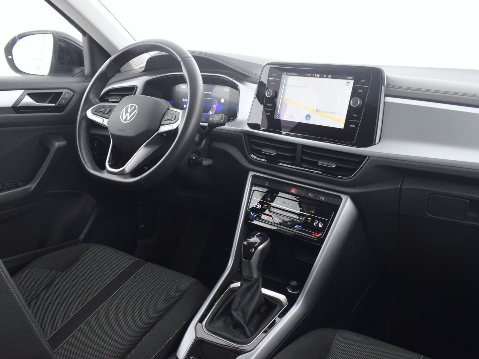 6 - Volkswagen T-Roc 1.5 tsi act life dsg