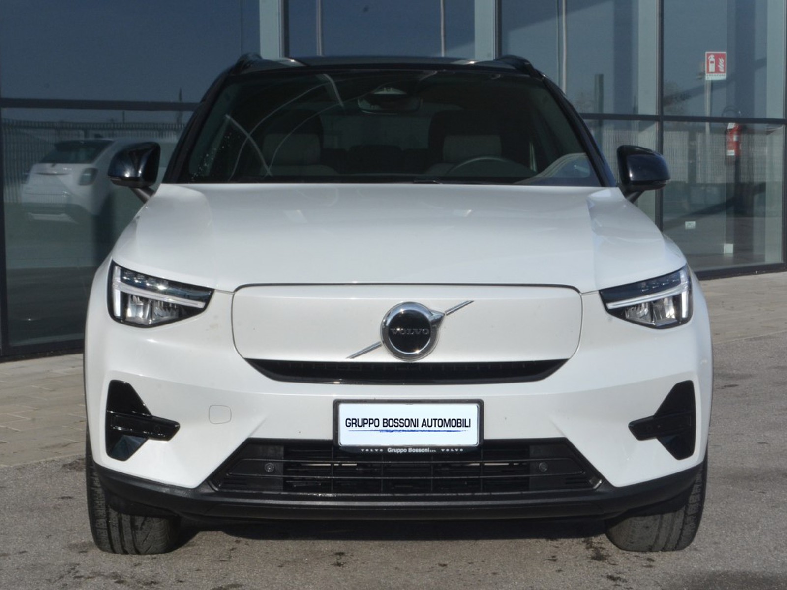 2 - Volvo XC40 single motor plus rwd edt