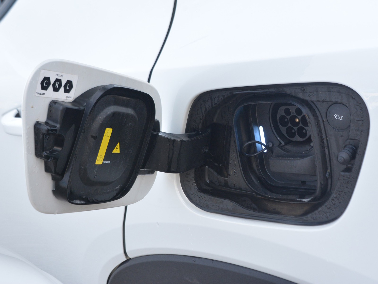 14 - Volvo XC40 single motor plus rwd edt