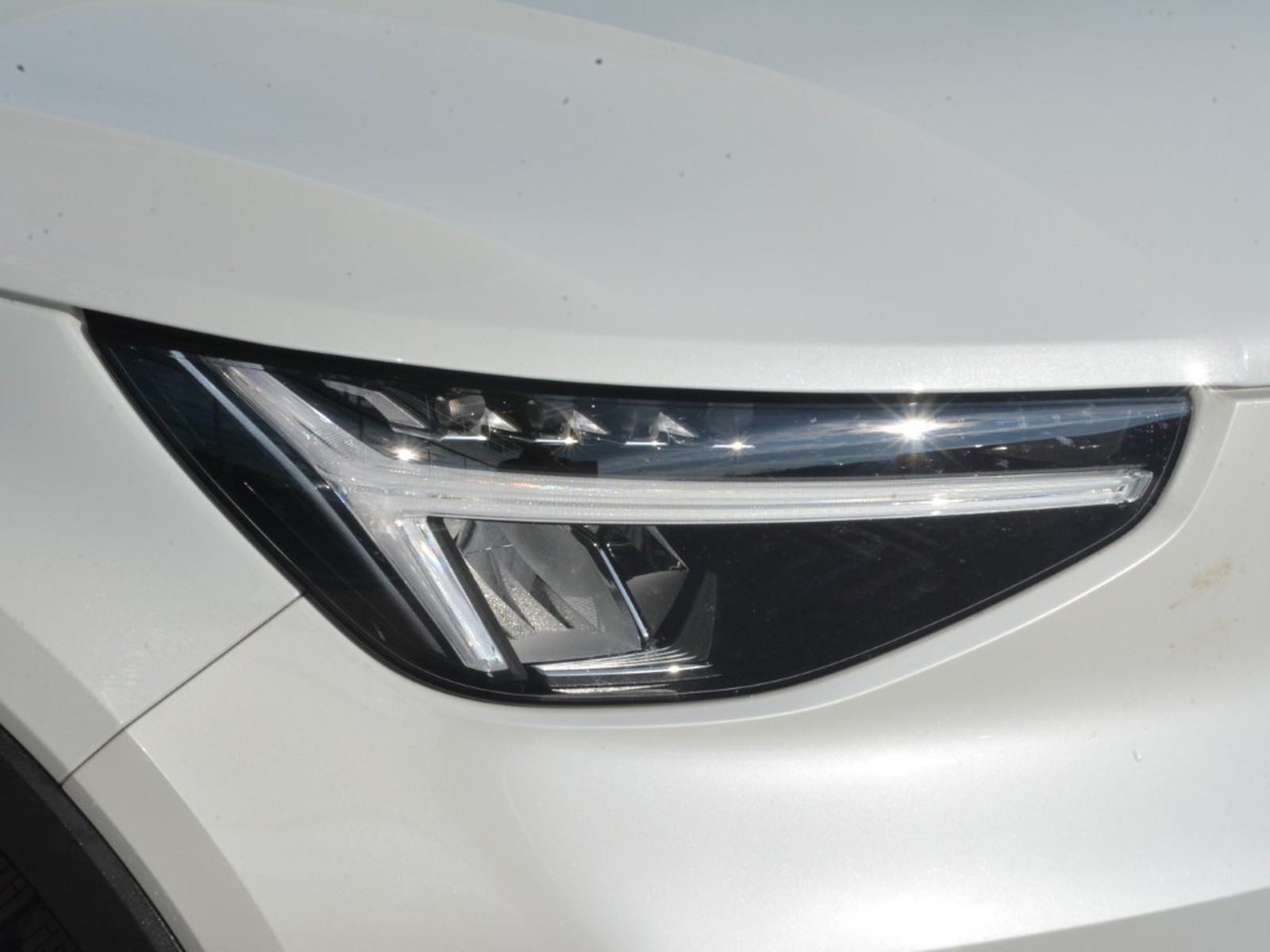 23 - Volvo XC40 single motor plus rwd edt