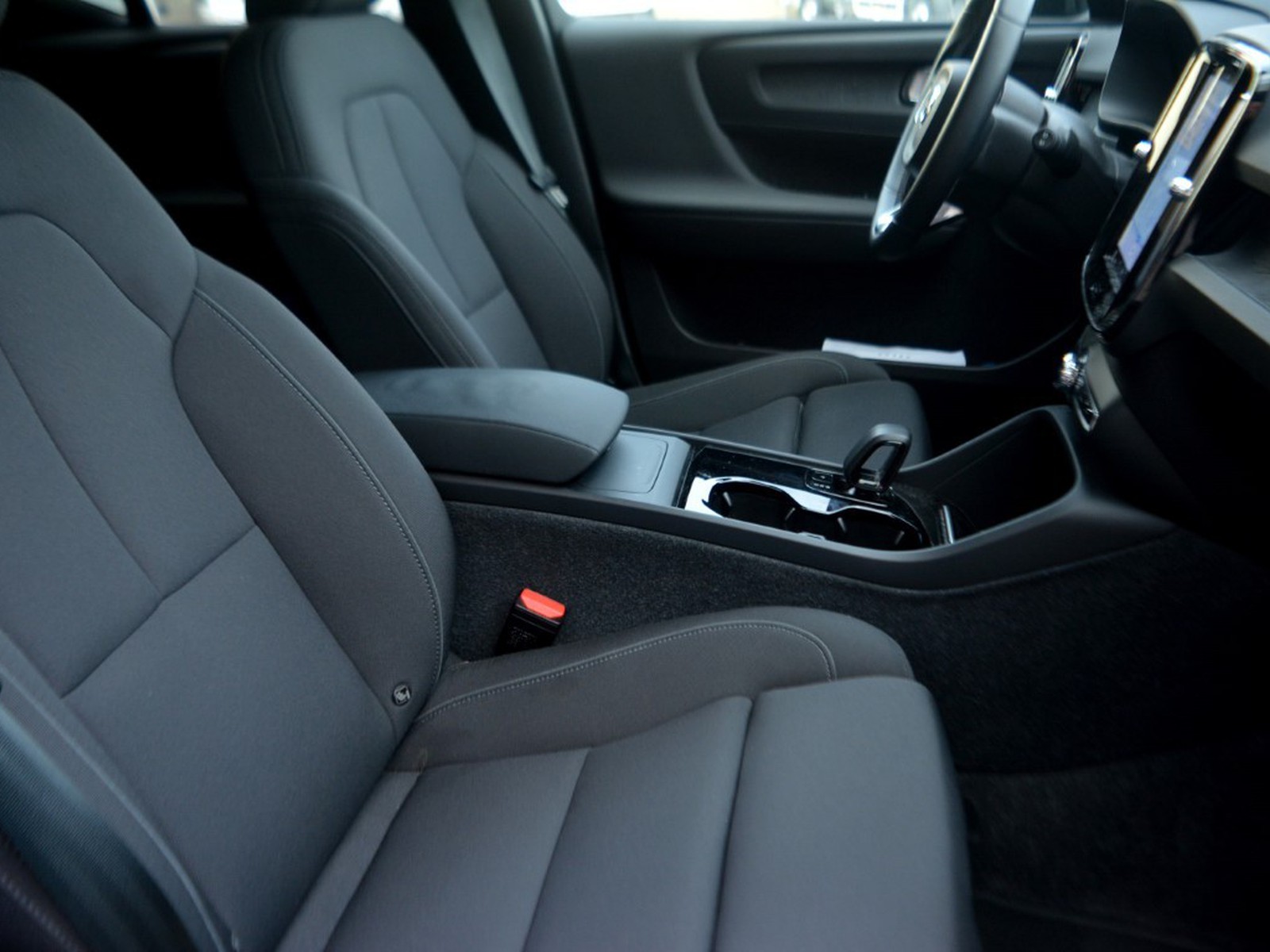 5 - Volvo XC40 single motor plus rwd edt