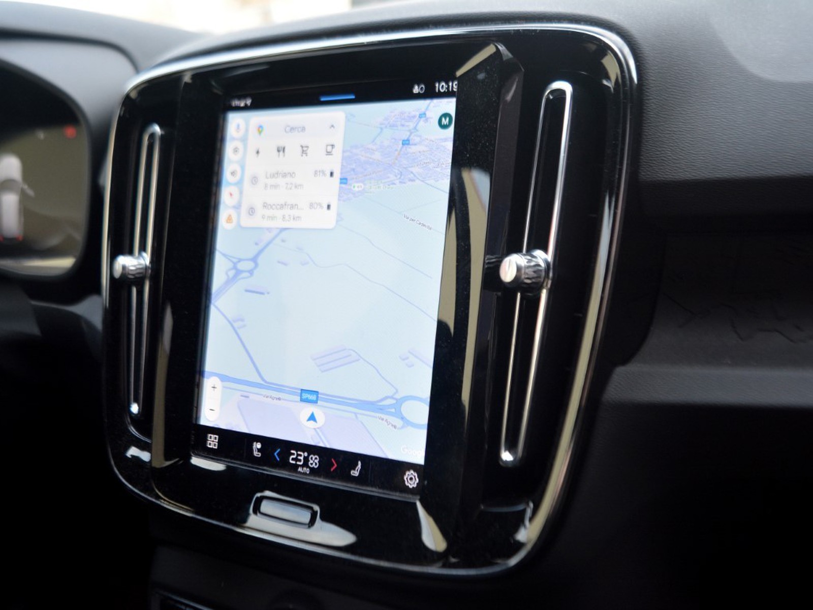 10 - Volvo XC40 single motor plus rwd edt