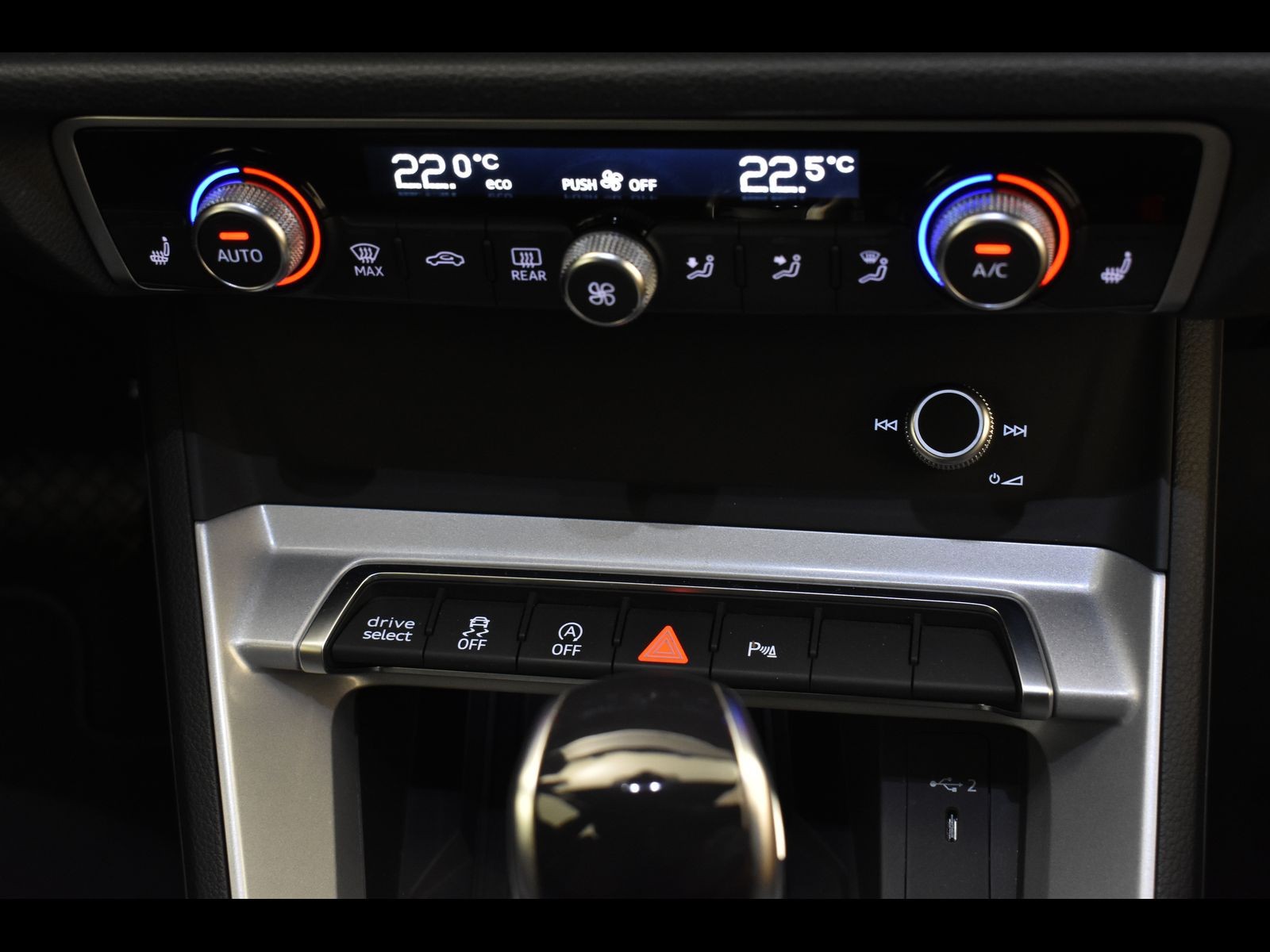 8 - Audi Q3 sportback 40 2.0 tdi 200cv edition quattro s tronic