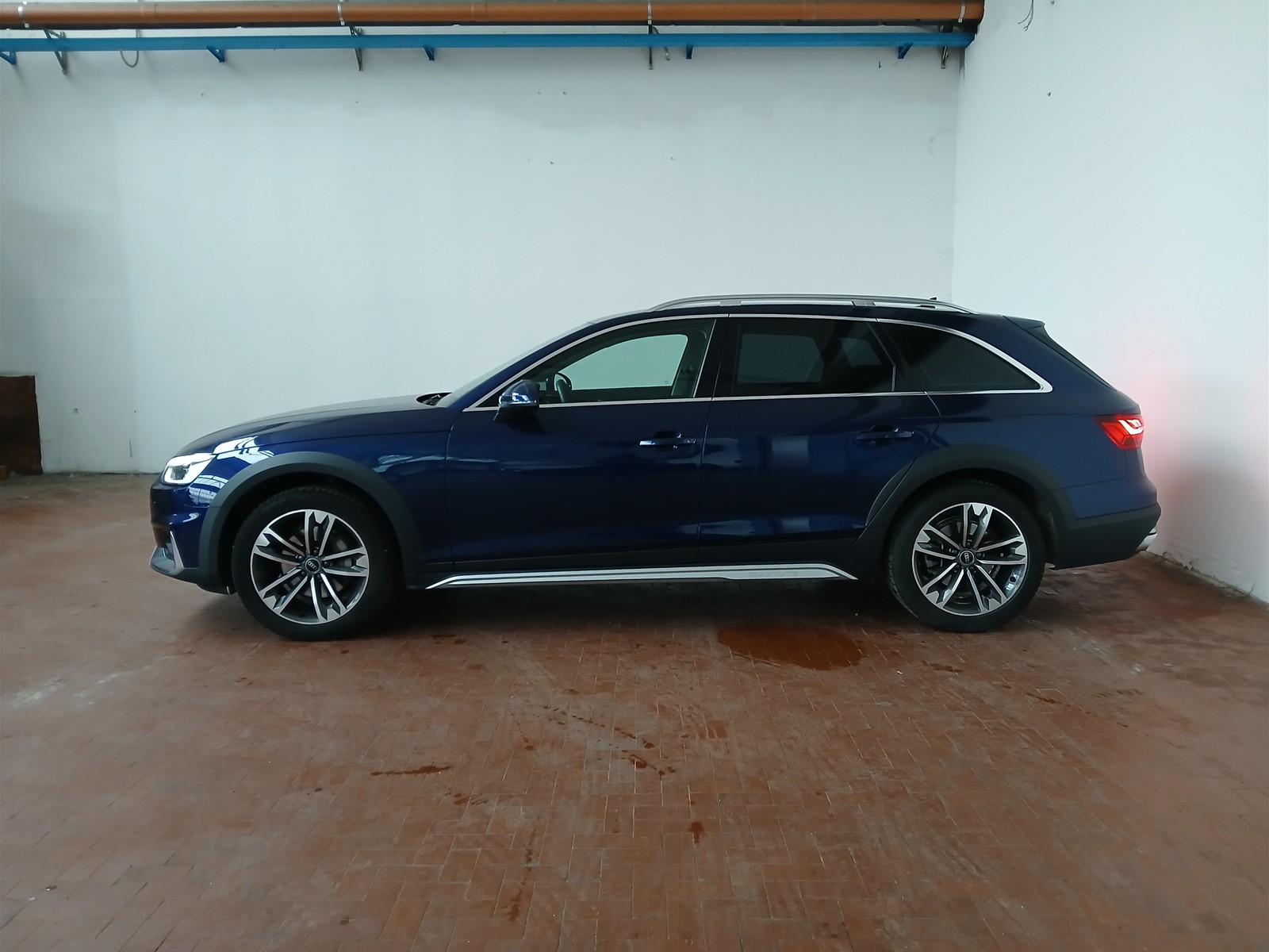 3 - Audi A4 allroad allroad 40 2.0 tdi mhev 204cv identity contrast quattro s tronic