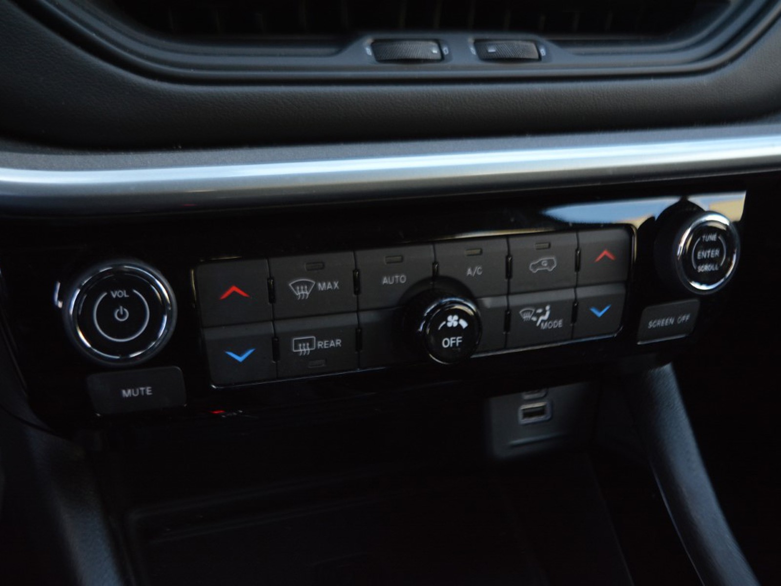 11 - Jeep Compass 1.5 turbo t4 mhev 130cv altitude 2wd