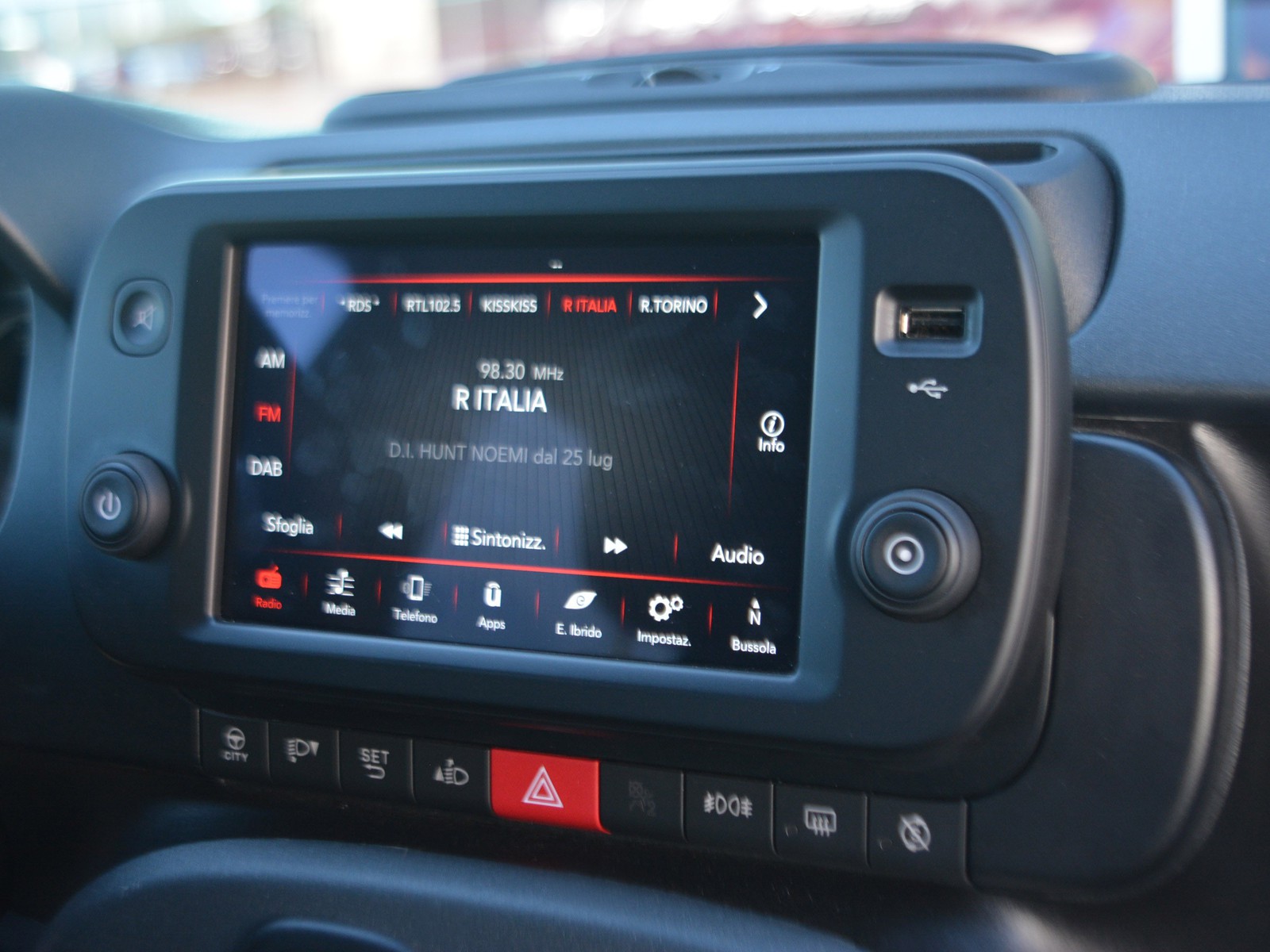 10 - Fiat Panda cross 1.0 firefly hybrid 70cv s&s 5p.ti