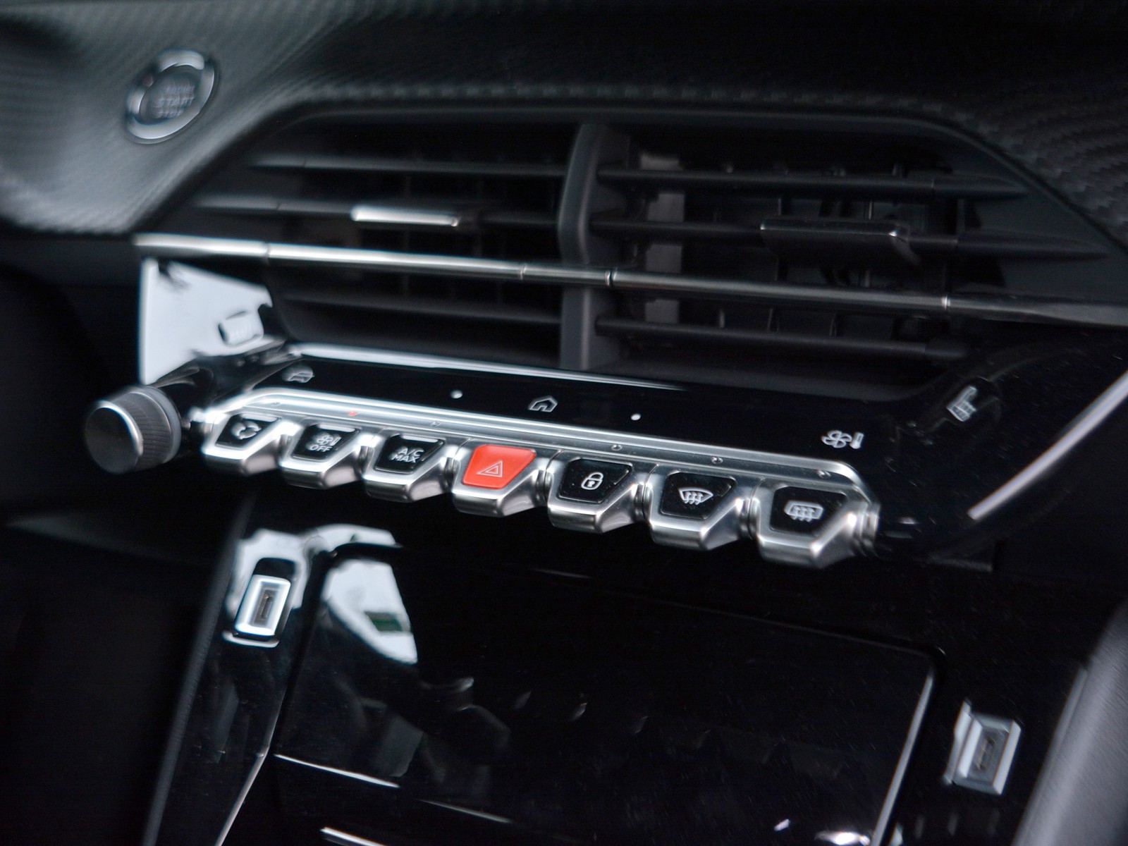 11 - Peugeot 208 1.2 hybrid 48v 145cv gt e-dcs6