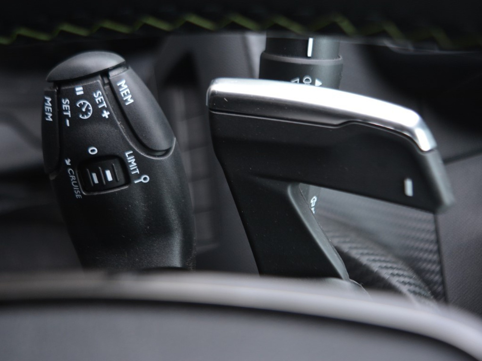 17 - Peugeot 208 1.2 hybrid 48v 145cv gt e-dcs6