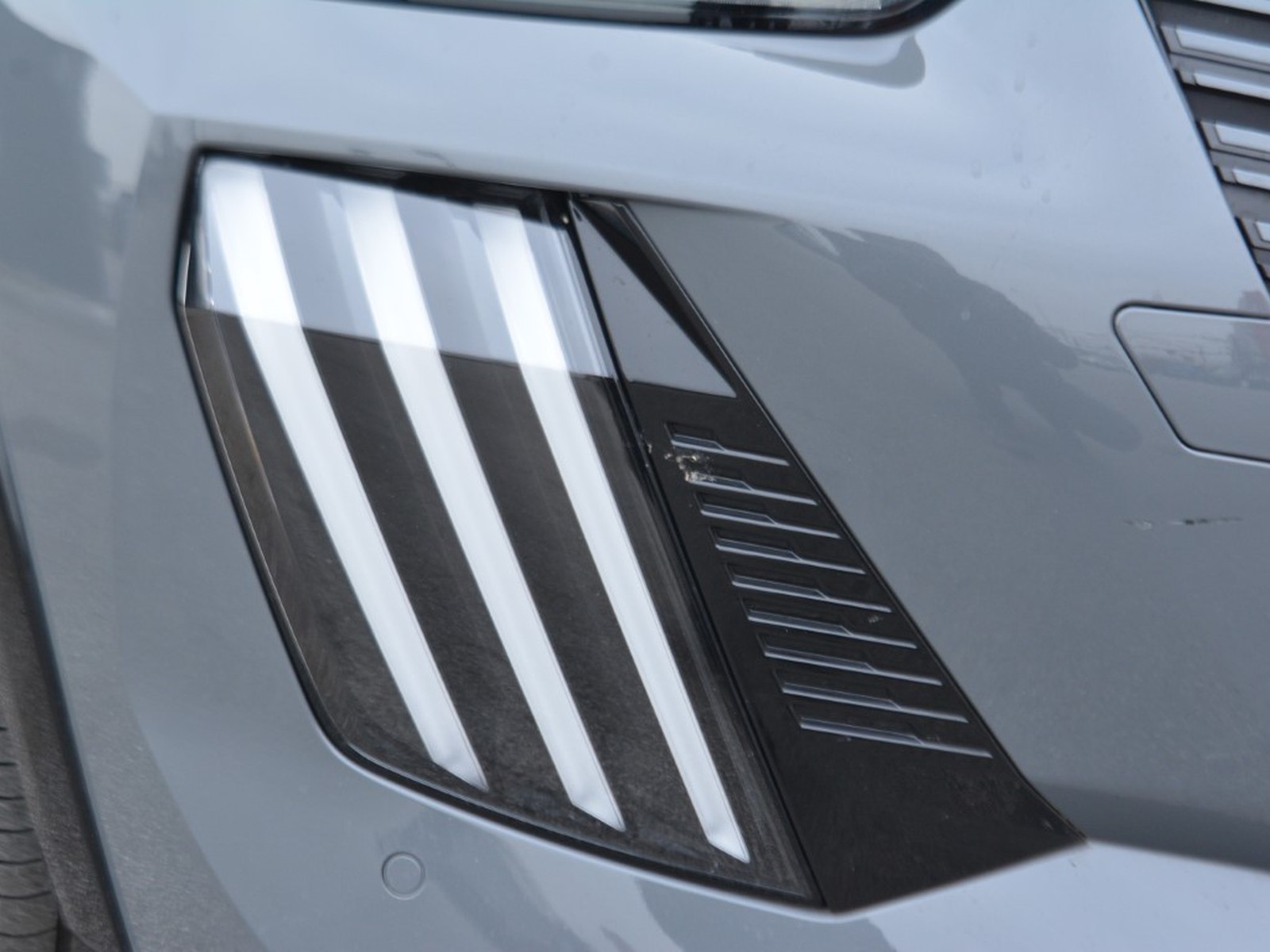 23 - Peugeot 208 1.2 hybrid 48v 145cv gt e-dcs6