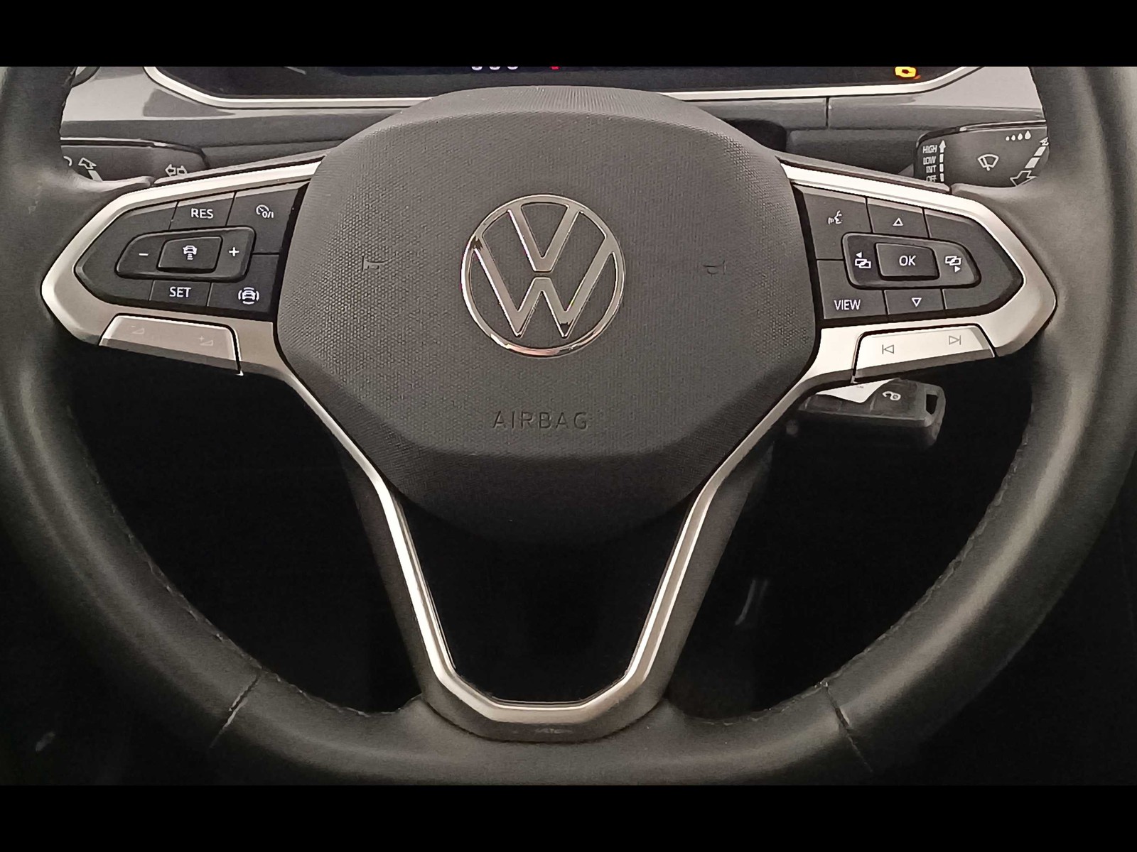 15 - Volkswagen T-Roc 1.0 tsi 115cv style