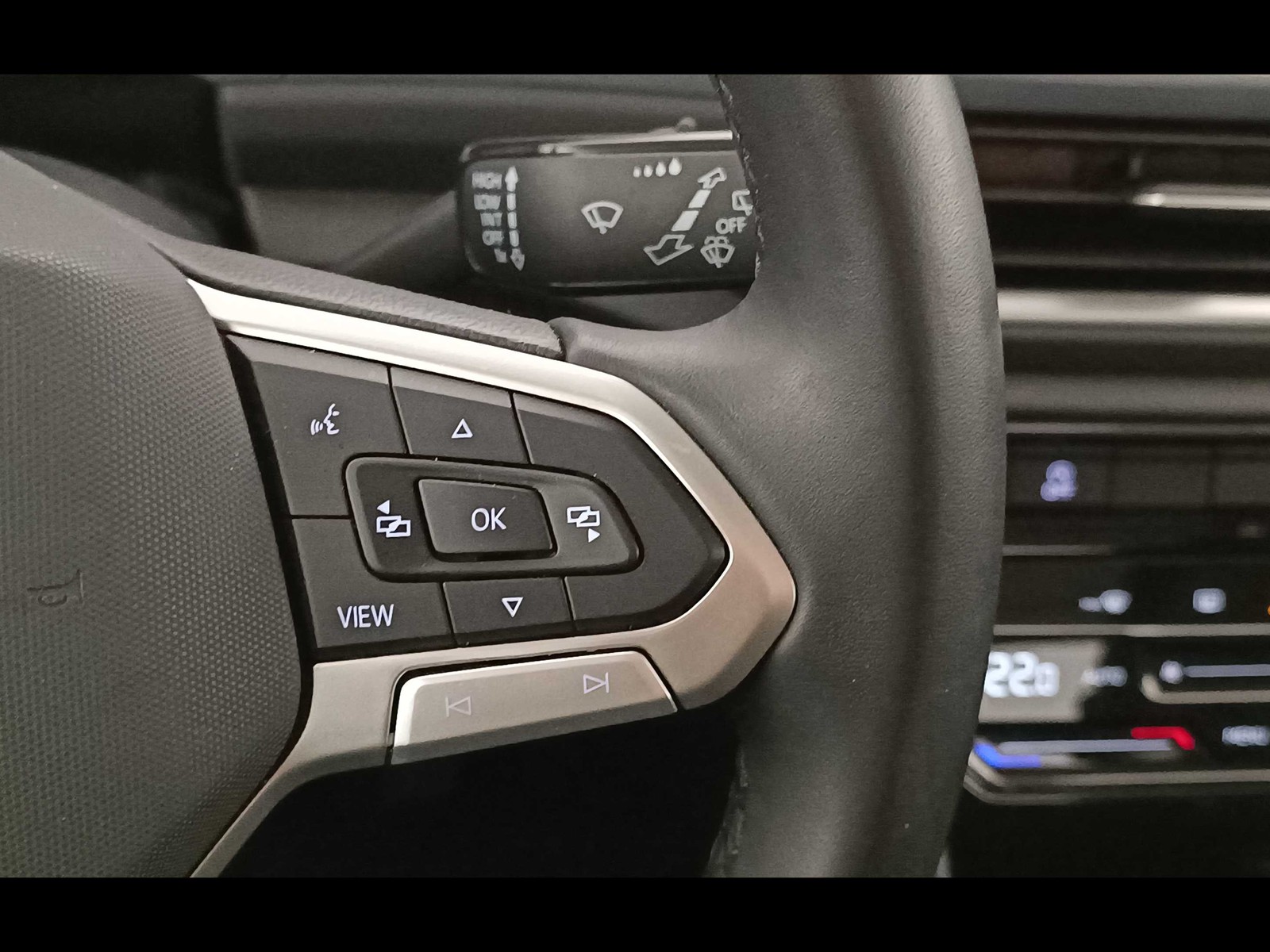 23 - Volkswagen T-Roc 1.0 tsi 115cv style