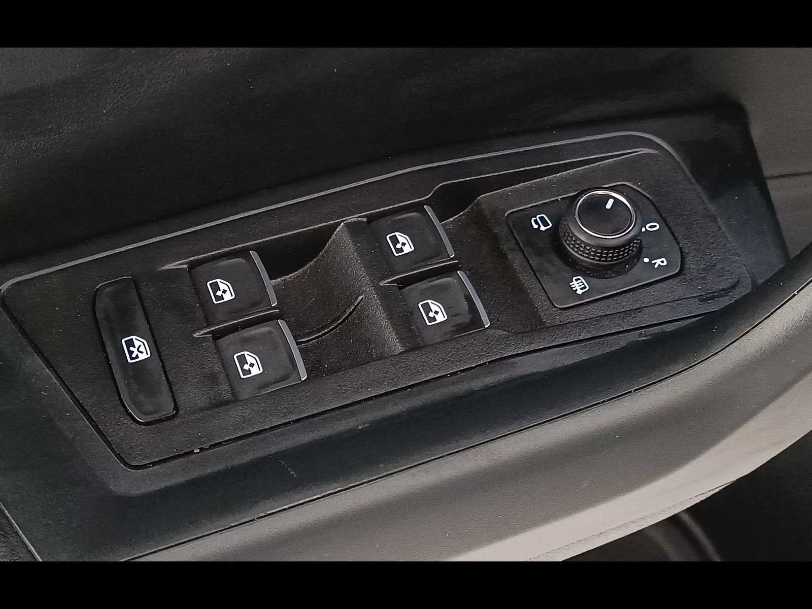 26 - Volkswagen T-Roc 1.0 tsi 115cv style