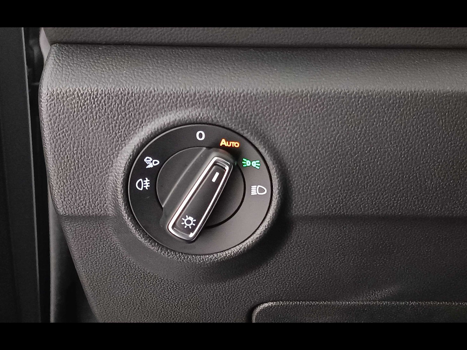 27 - Volkswagen T-Roc 1.0 tsi 115cv style