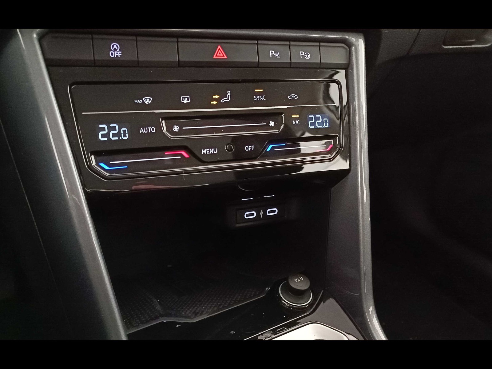 28 - Volkswagen T-Roc 1.0 tsi 115cv style