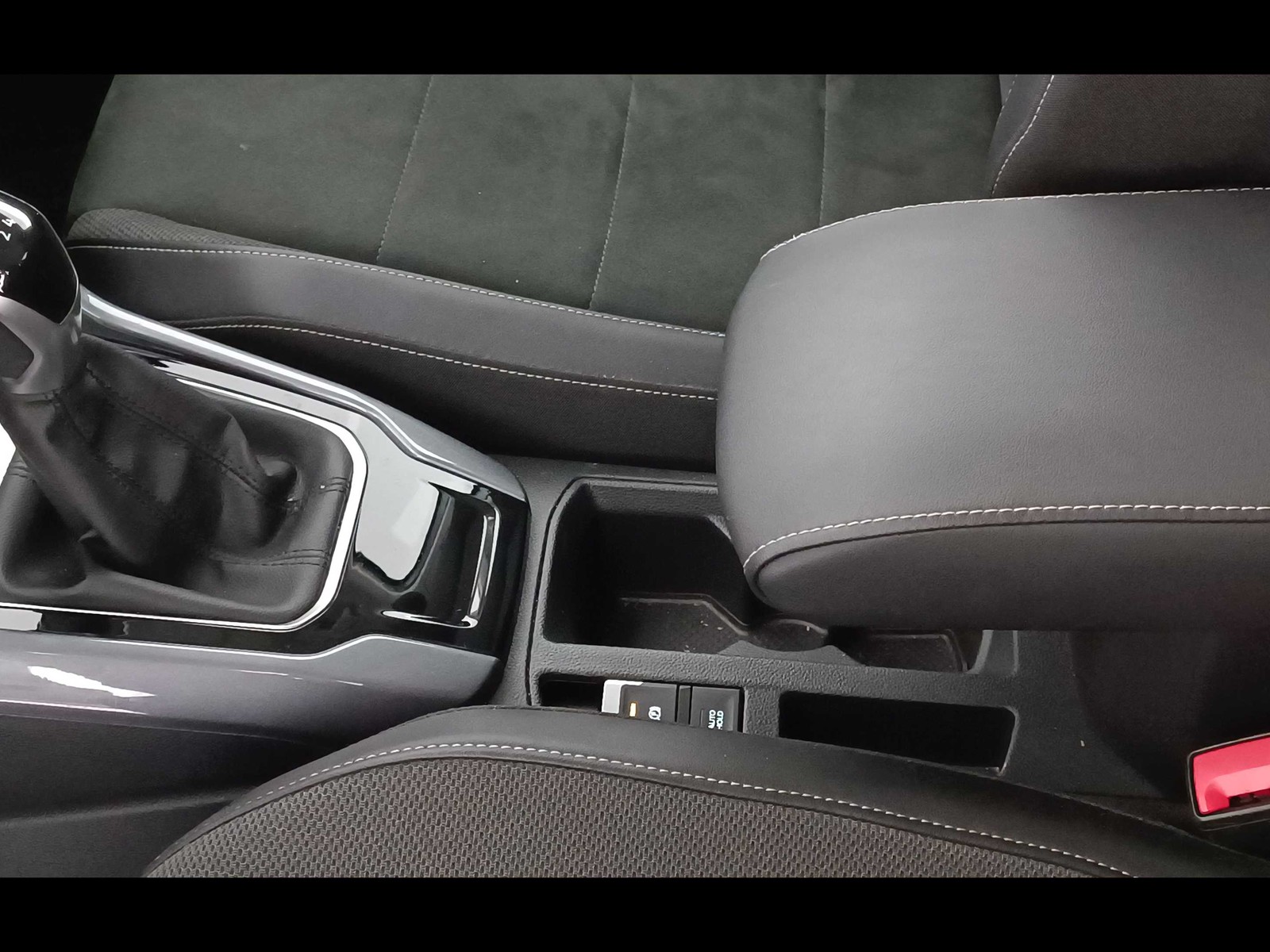 29 - Volkswagen T-Roc 1.0 tsi 115cv style