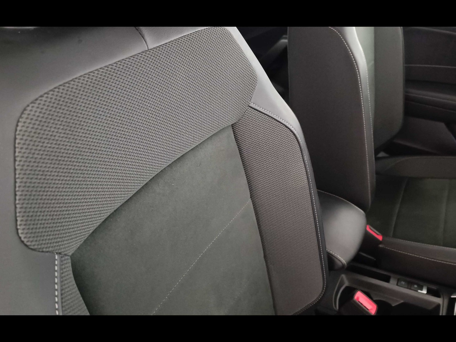 30 - Volkswagen T-Roc 1.0 tsi 115cv style