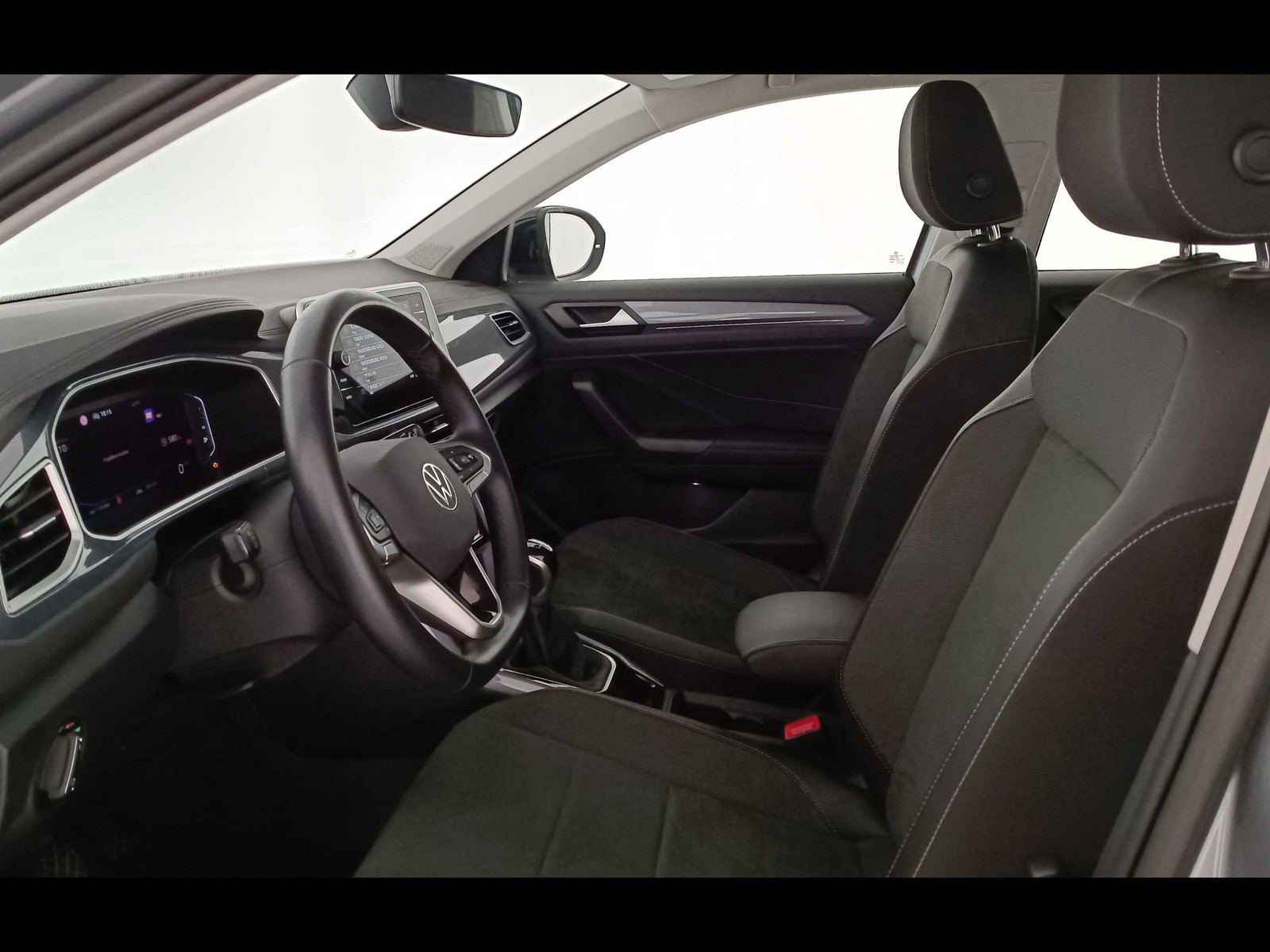 32 - Volkswagen T-Roc 1.0 tsi 115cv style