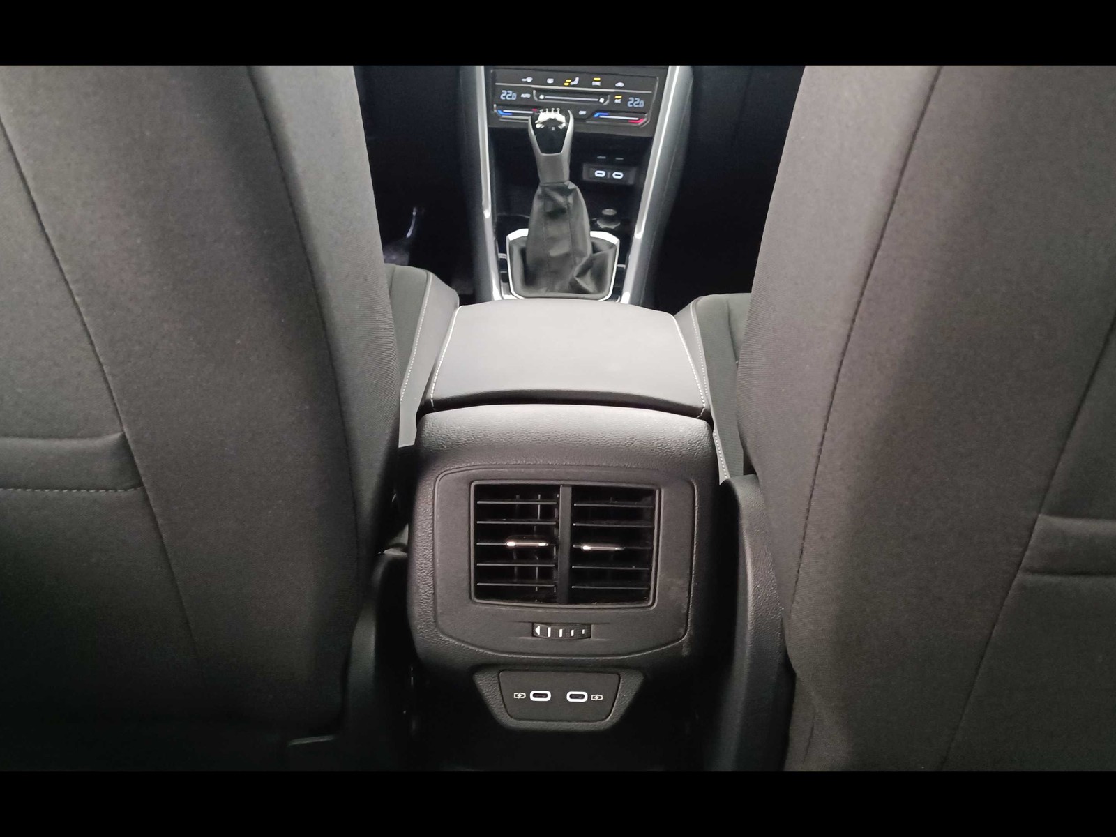 34 - Volkswagen T-Roc 1.0 tsi 115cv style