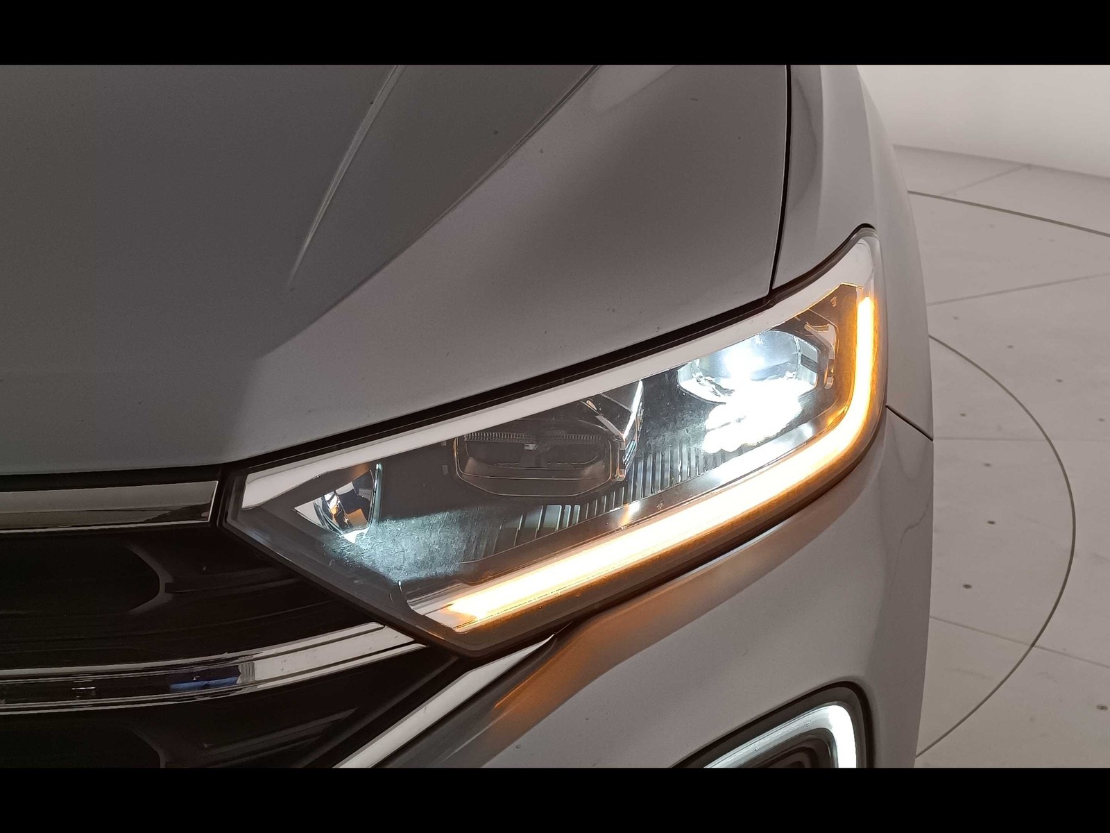 38 - Volkswagen T-Roc 1.0 tsi 115cv style