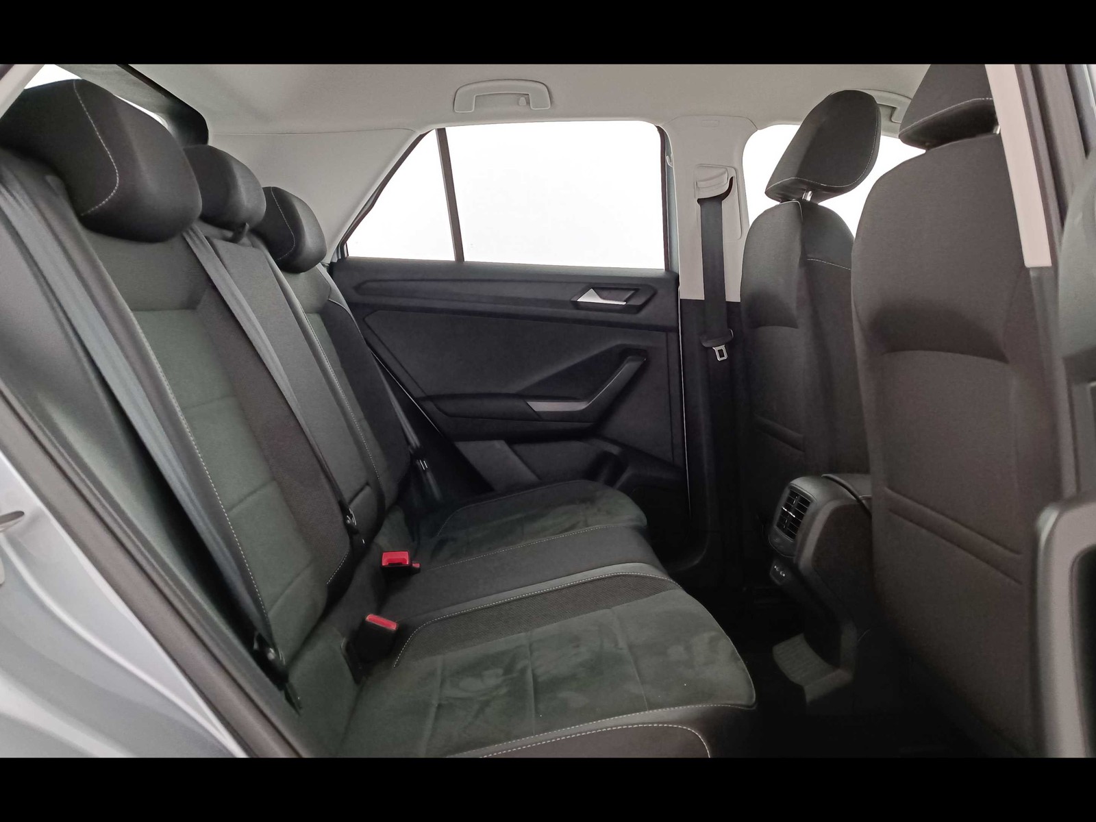 9 - Volkswagen T-Roc 1.0 tsi 115cv style