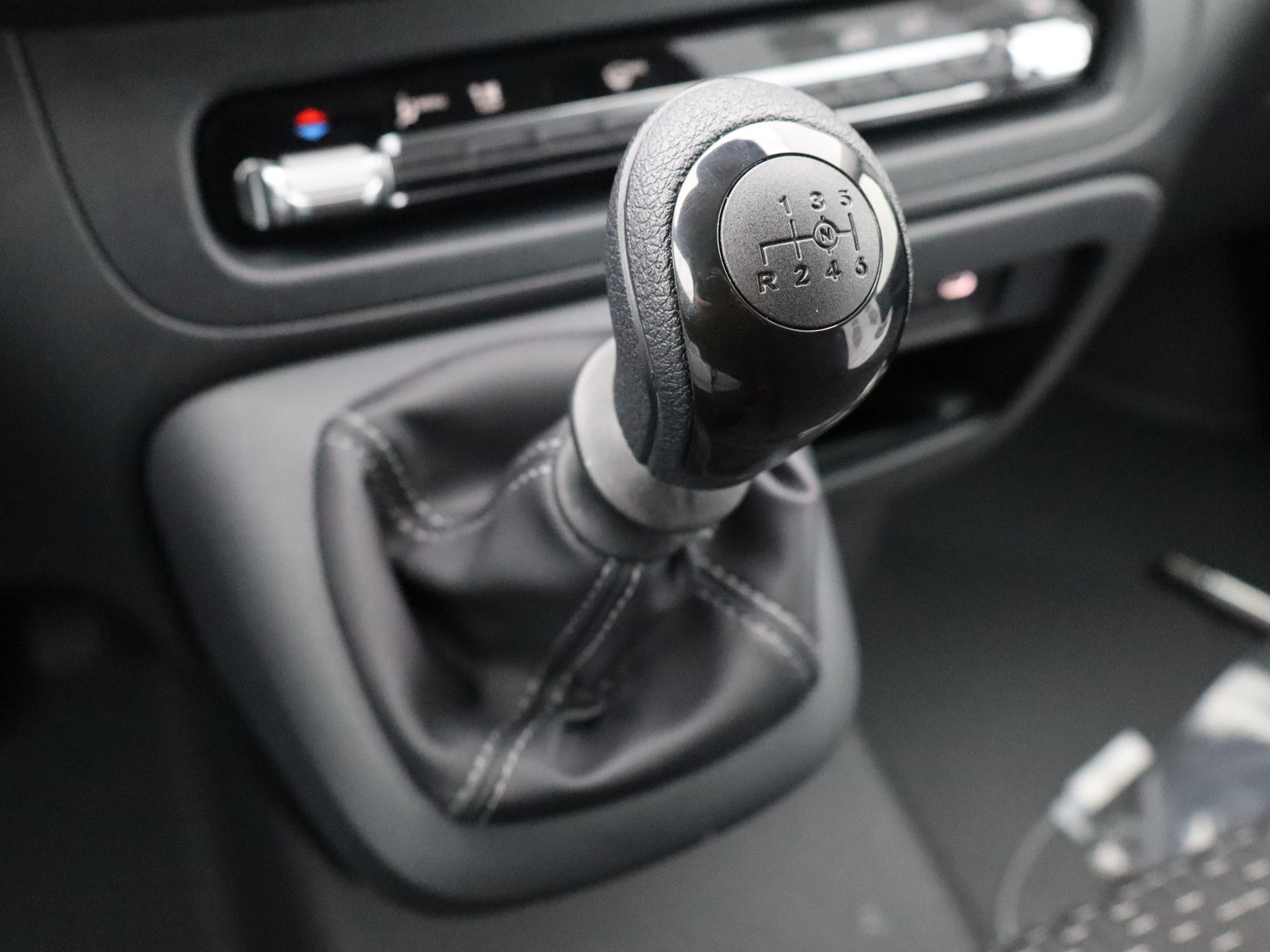 11 - Mercedes Vans Vito furgone 110 cdi long pro