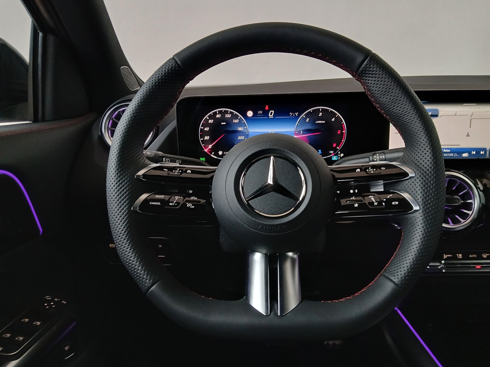 17 - Mercedes GLA 200 d amg line premium 4matic 8g-dct