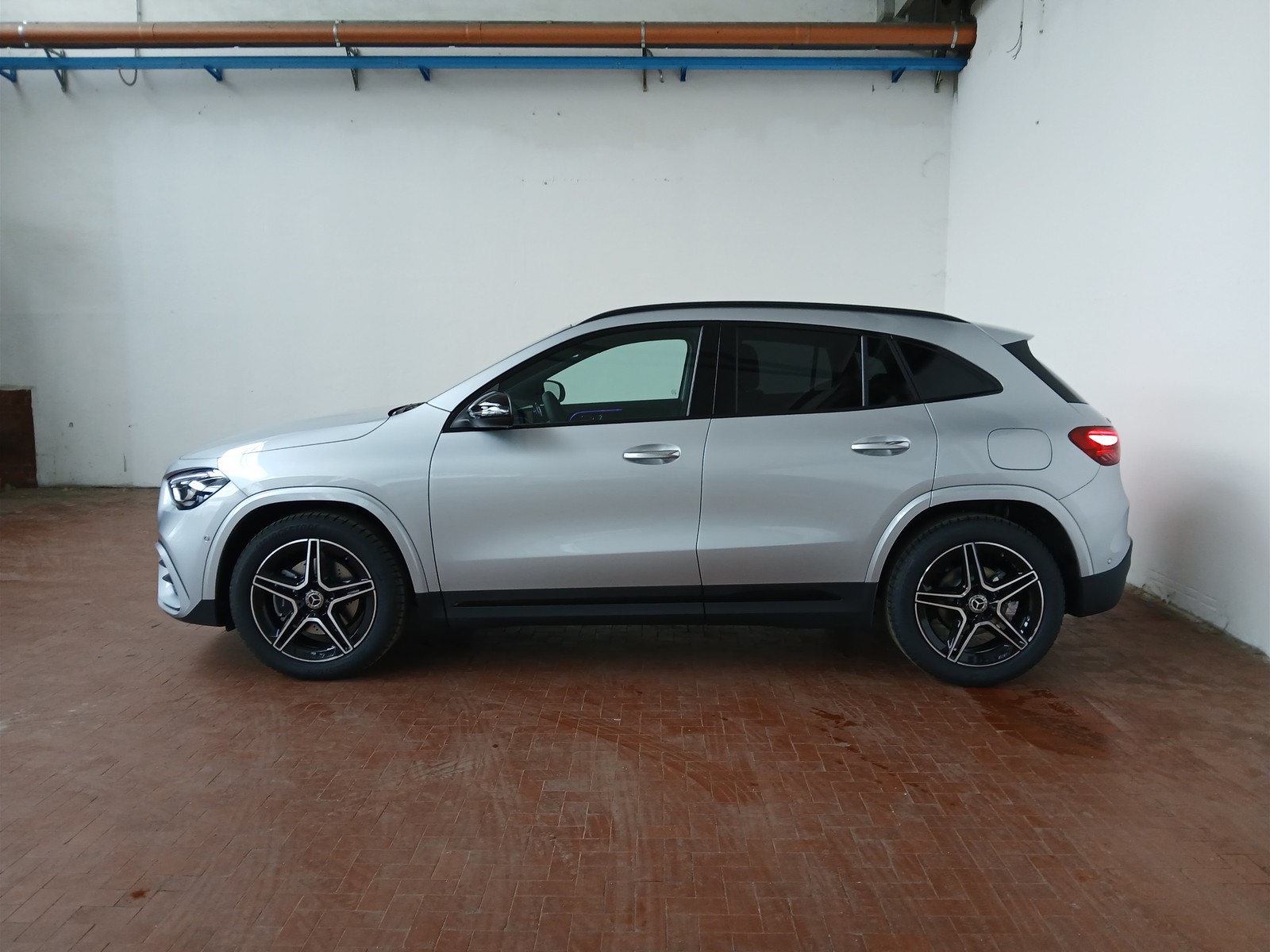 3 - Mercedes GLA 200 d amg line premium 4matic 8g-dct