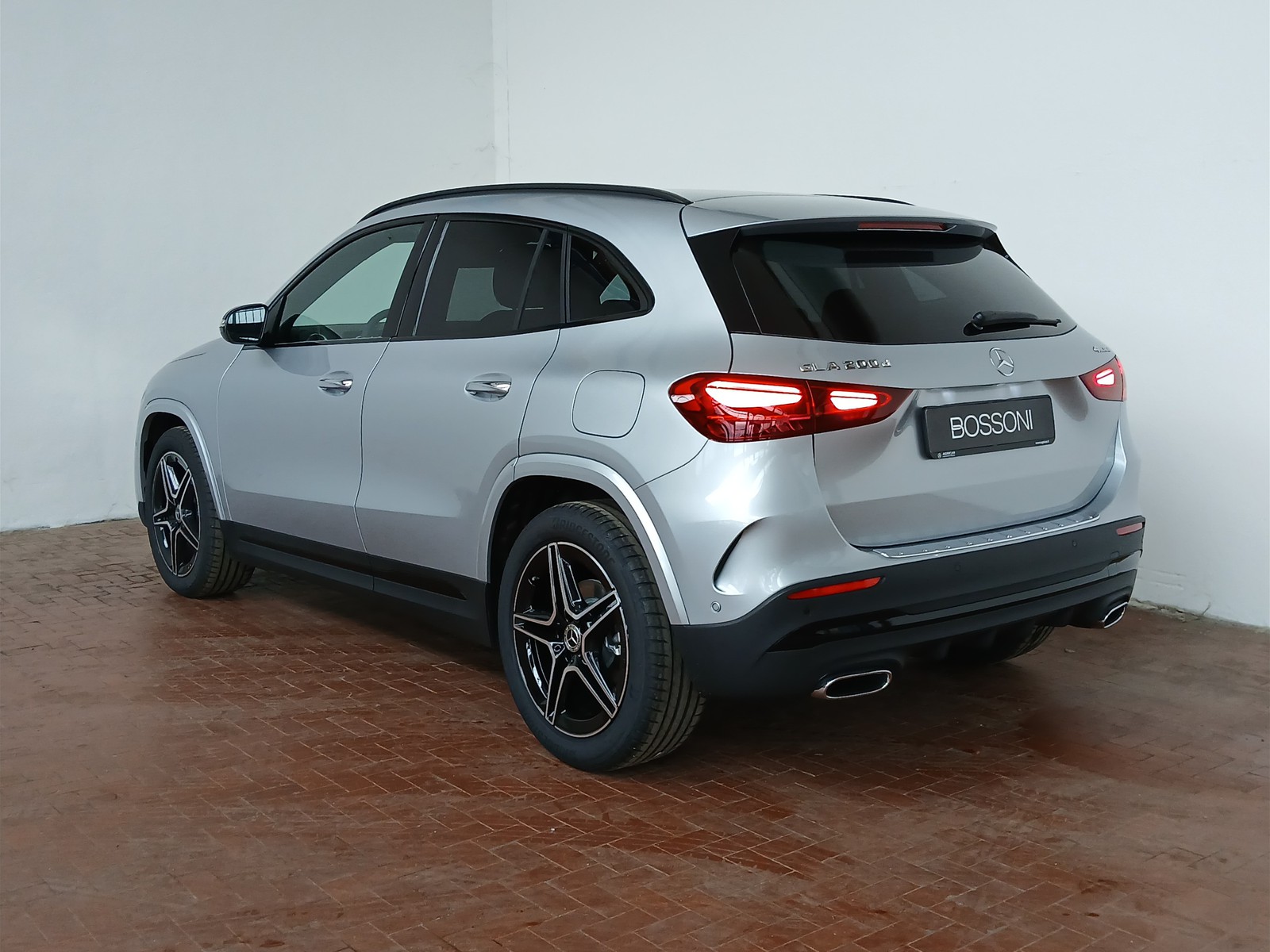 5 - Mercedes GLA 200 d amg line premium 4matic 8g-dct