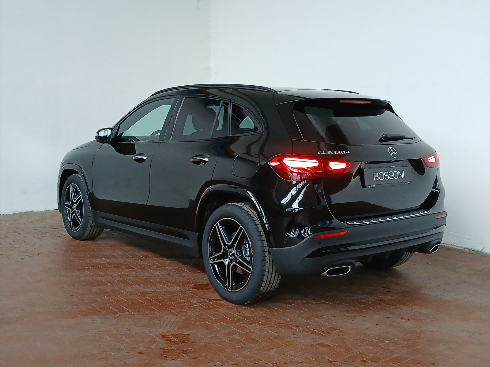 5 - Mercedes GLA 180 d amg line advanced plus 8g-dct