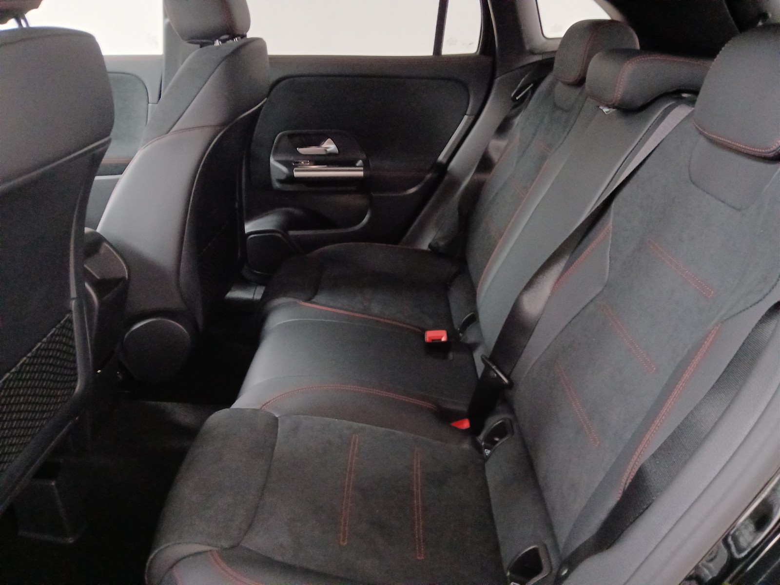 8 - Mercedes GLA 180 d amg line advanced plus 8g-dct