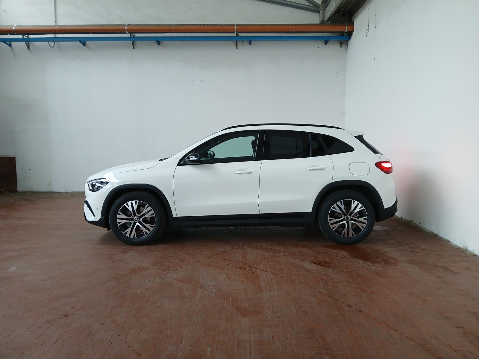 3 - Mercedes GLA 180 d progressive advanced 8g-dct