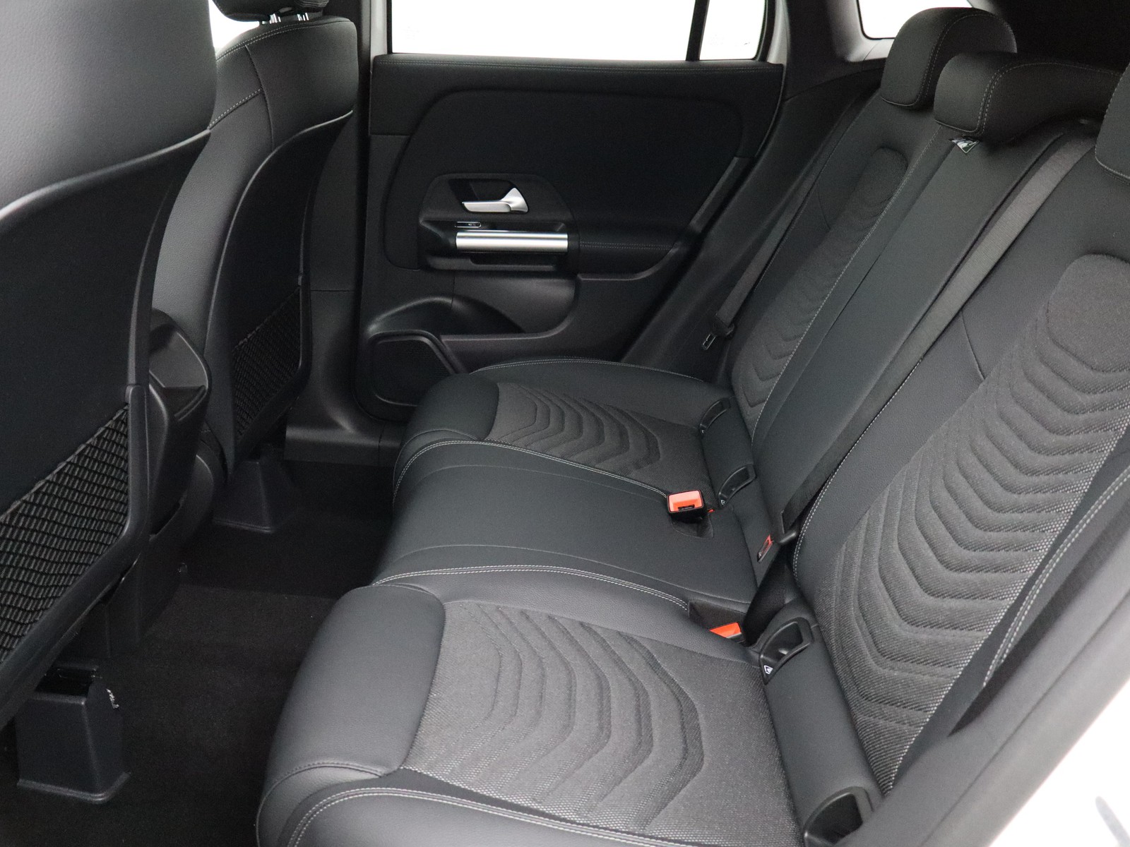 8 - Mercedes GLA 180 d progressive advanced 8g-dct