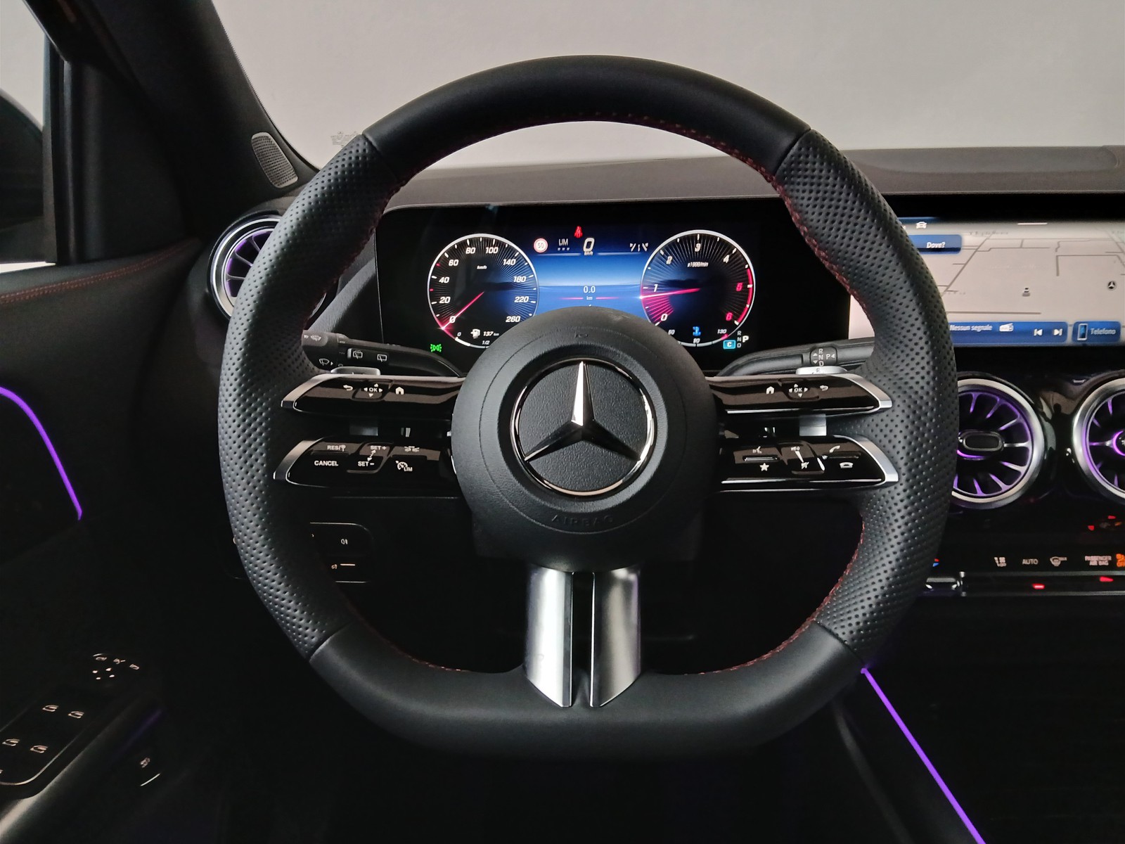 17 - Mercedes GLA 180 d amg line advanced plus 8g-dct