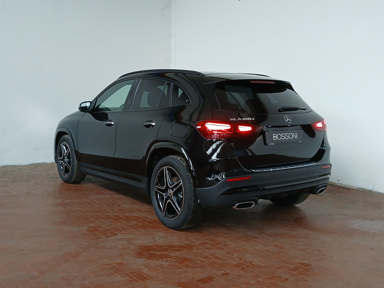 5 - Mercedes GLA 180 d amg line advanced plus 8g-dct