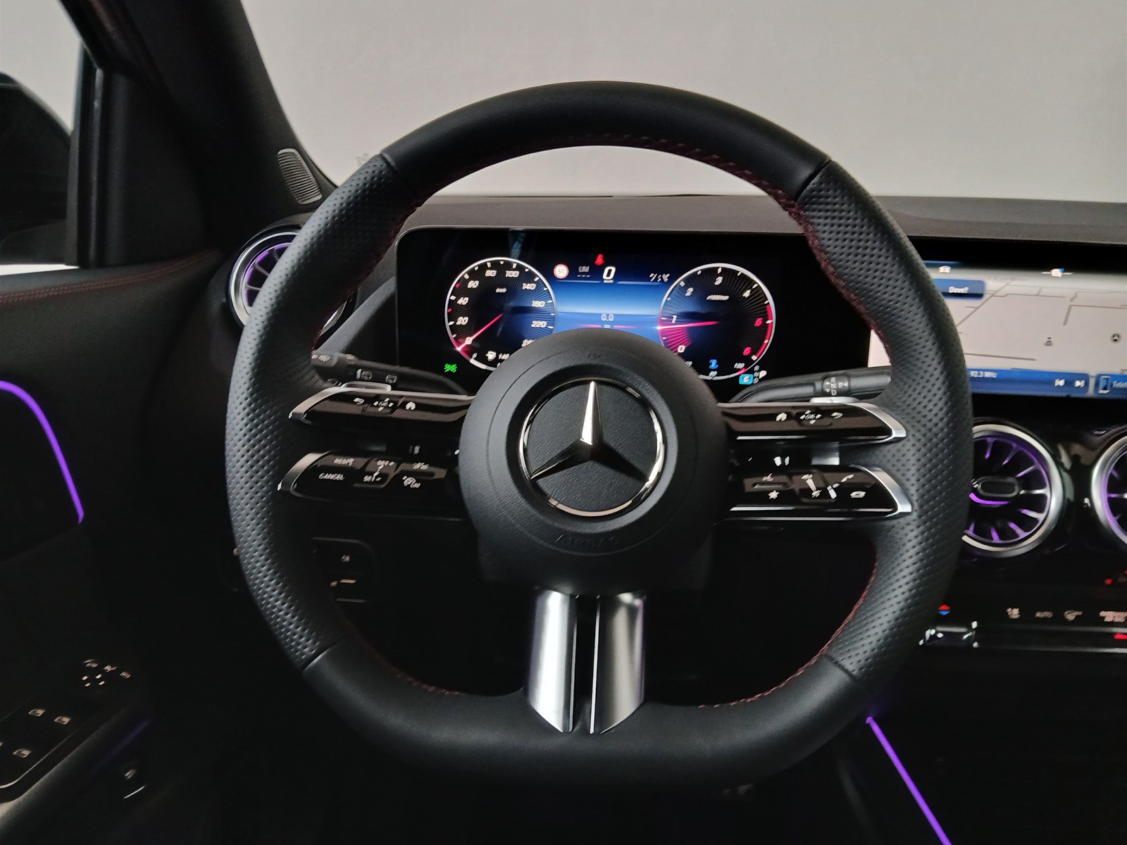 17 - Mercedes GLA 200 d amg line extra 8g-dct