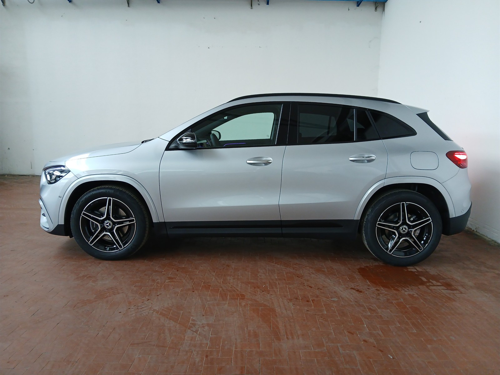 3 - Mercedes GLA 200 d amg line extra 8g-dct