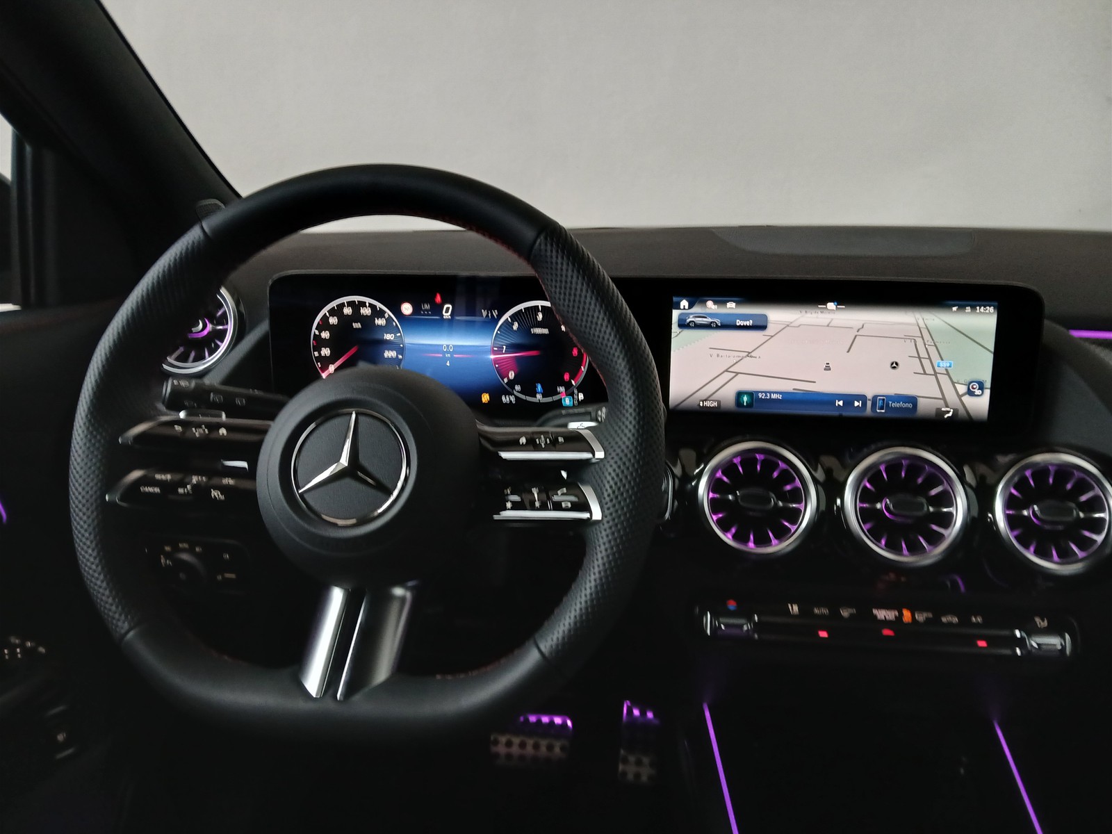 12 - Mercedes GLA 180 d amg line advanced plus 8g-dct