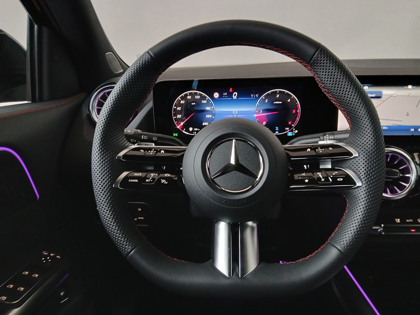 17 - Mercedes GLA 180 d amg line advanced plus 8g-dct