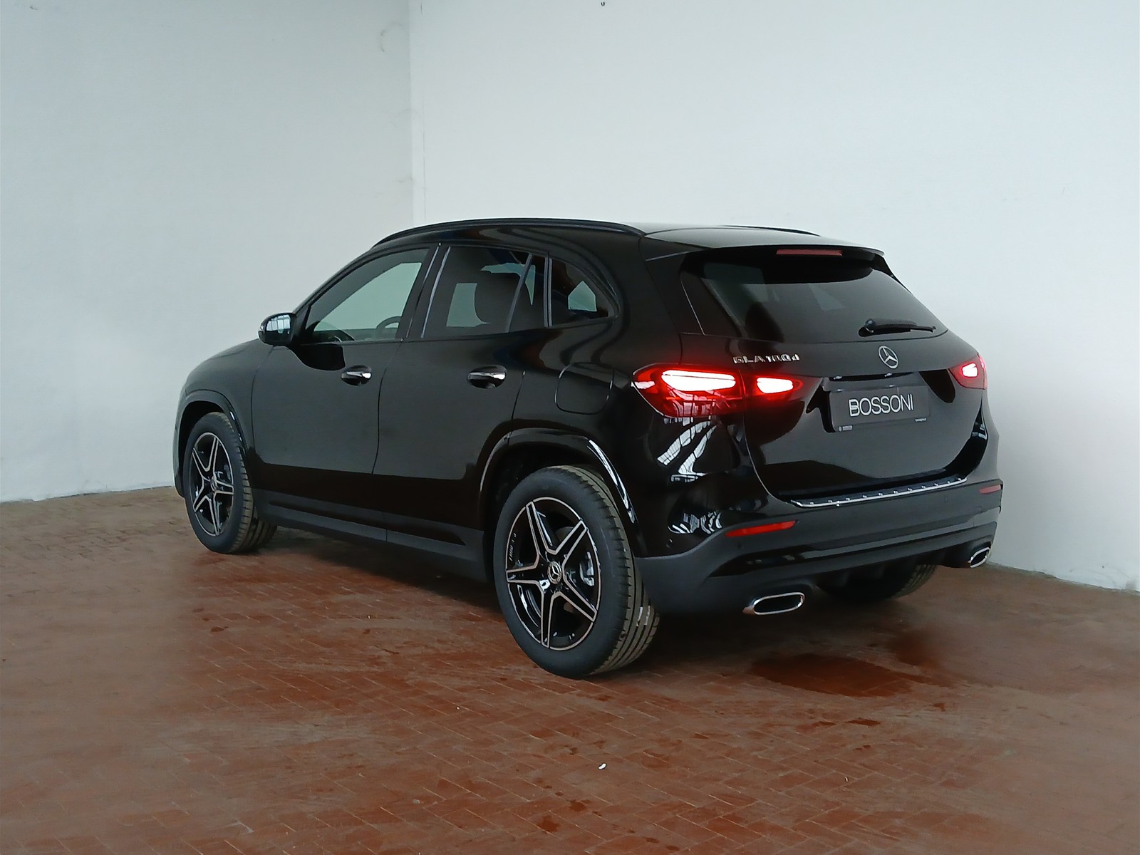 5 - Mercedes GLA 180 d amg line advanced plus 8g-dct