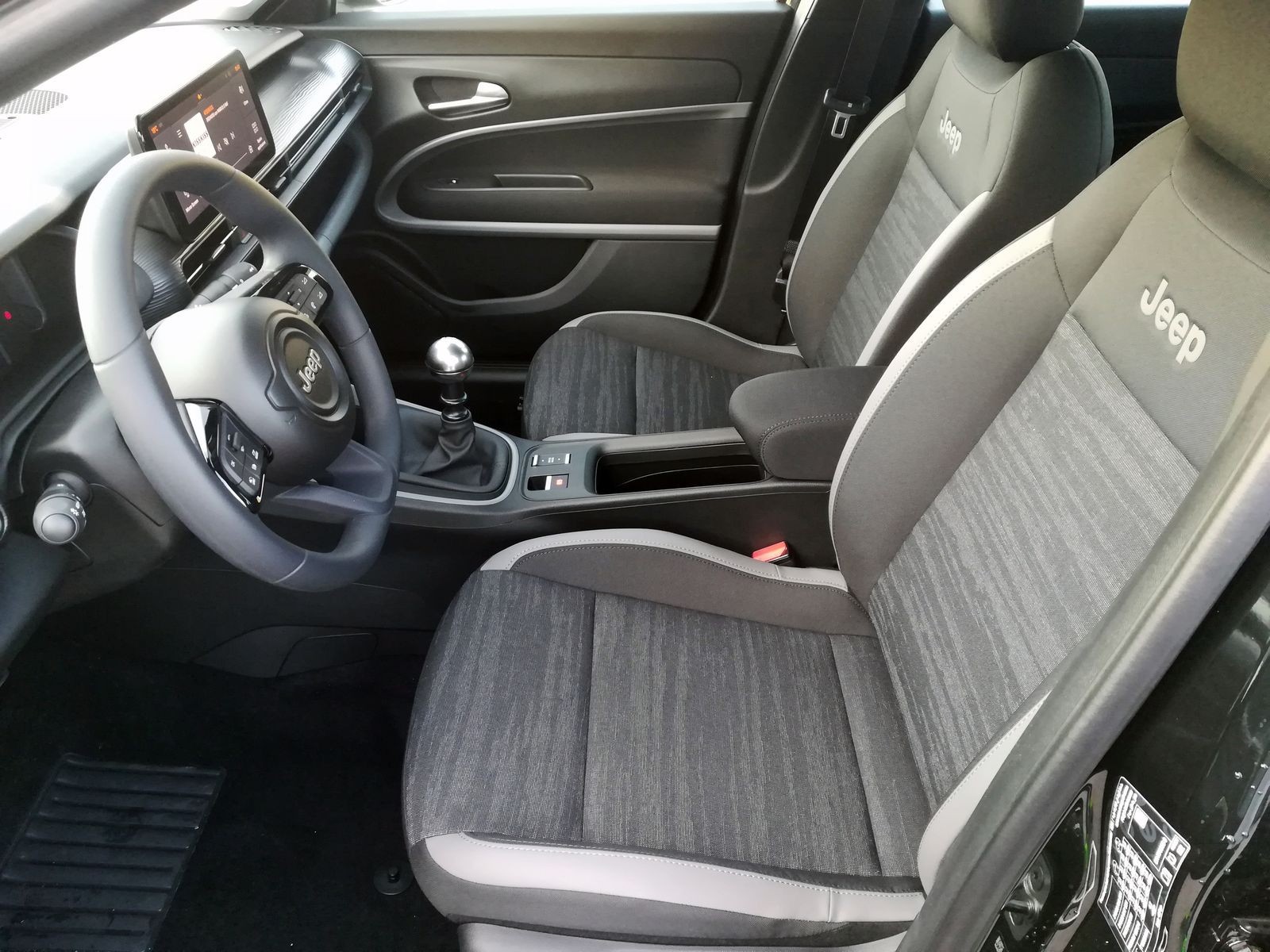 11 - Jeep Avenger 1.2 turbo 100cv longitude fwd