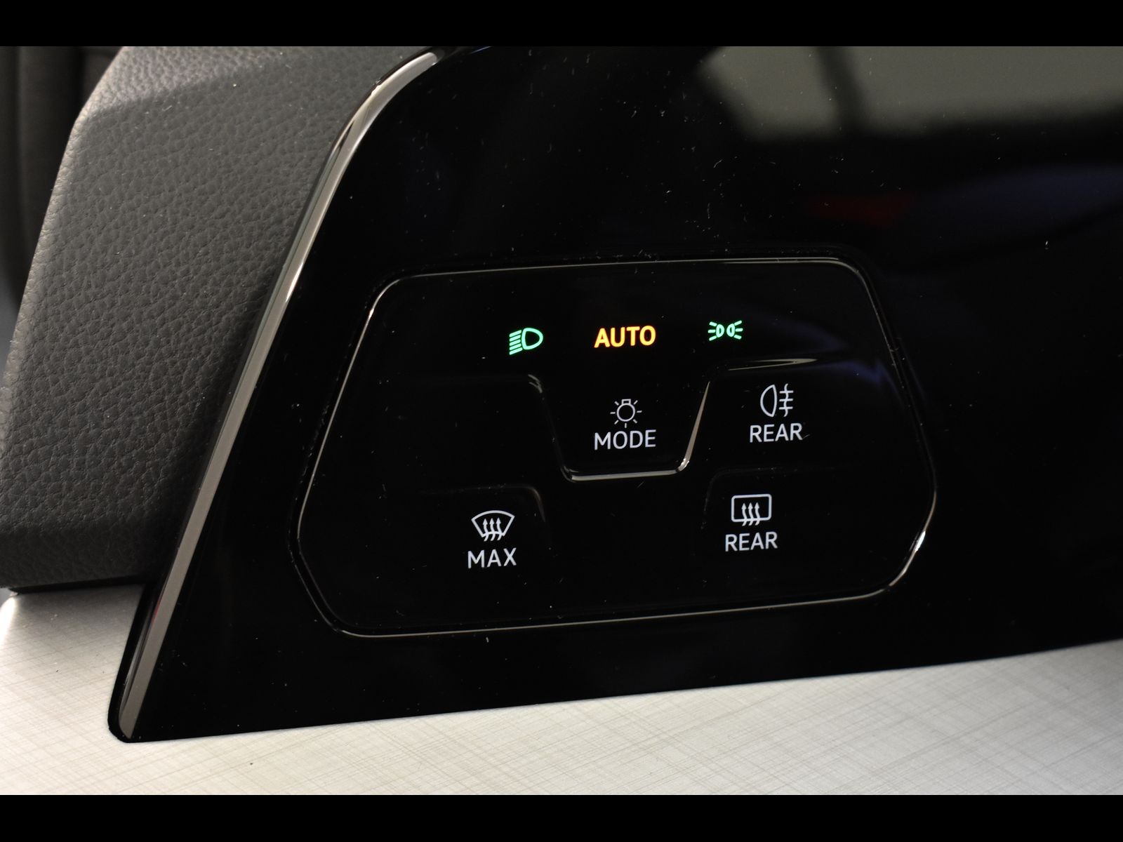 17 - Volkswagen Golf 2.0 tdi scr 115cv life