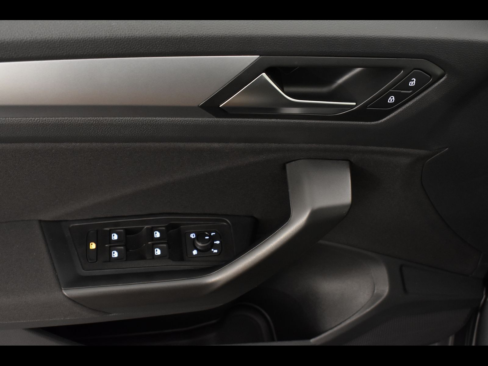 16 - Volkswagen T-Roc 2.0 tdi scr 150cv life dsg