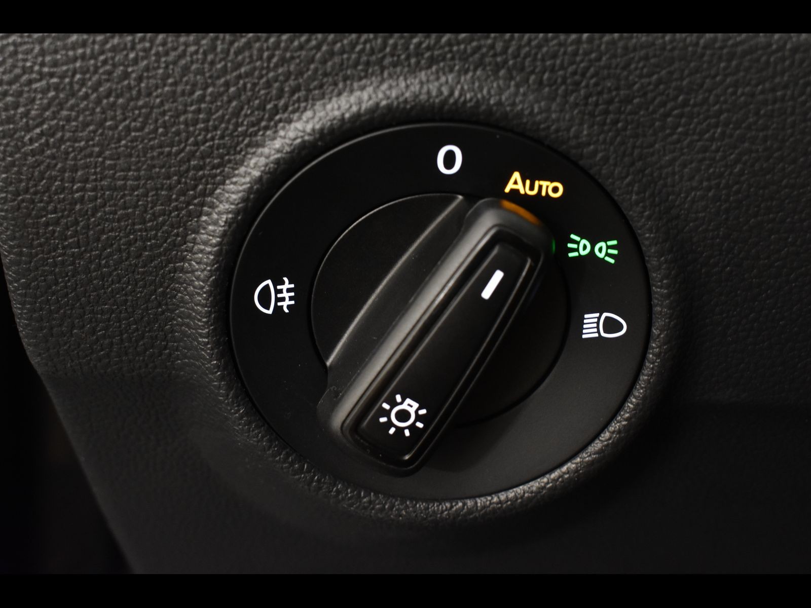 17 - Volkswagen T-Roc 2.0 tdi scr 150cv life dsg