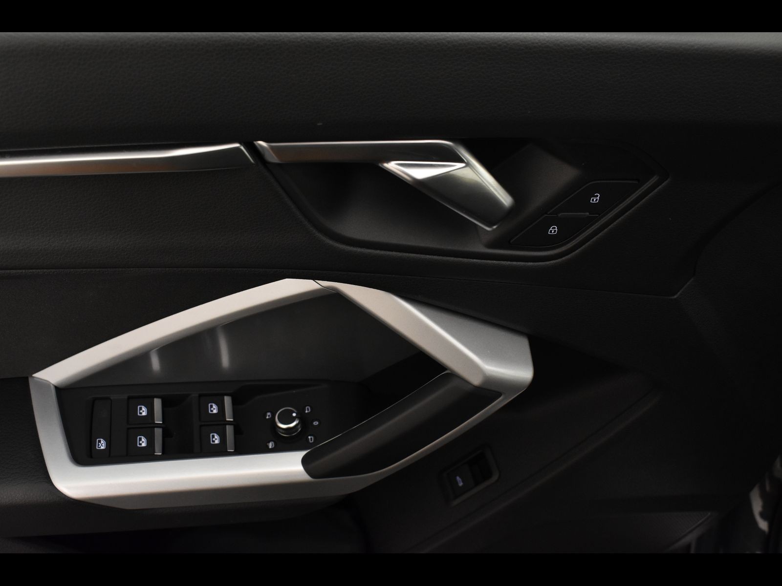 16 - Audi Q3 40 2.0 tdi 200cv business advanced quattro s tronic