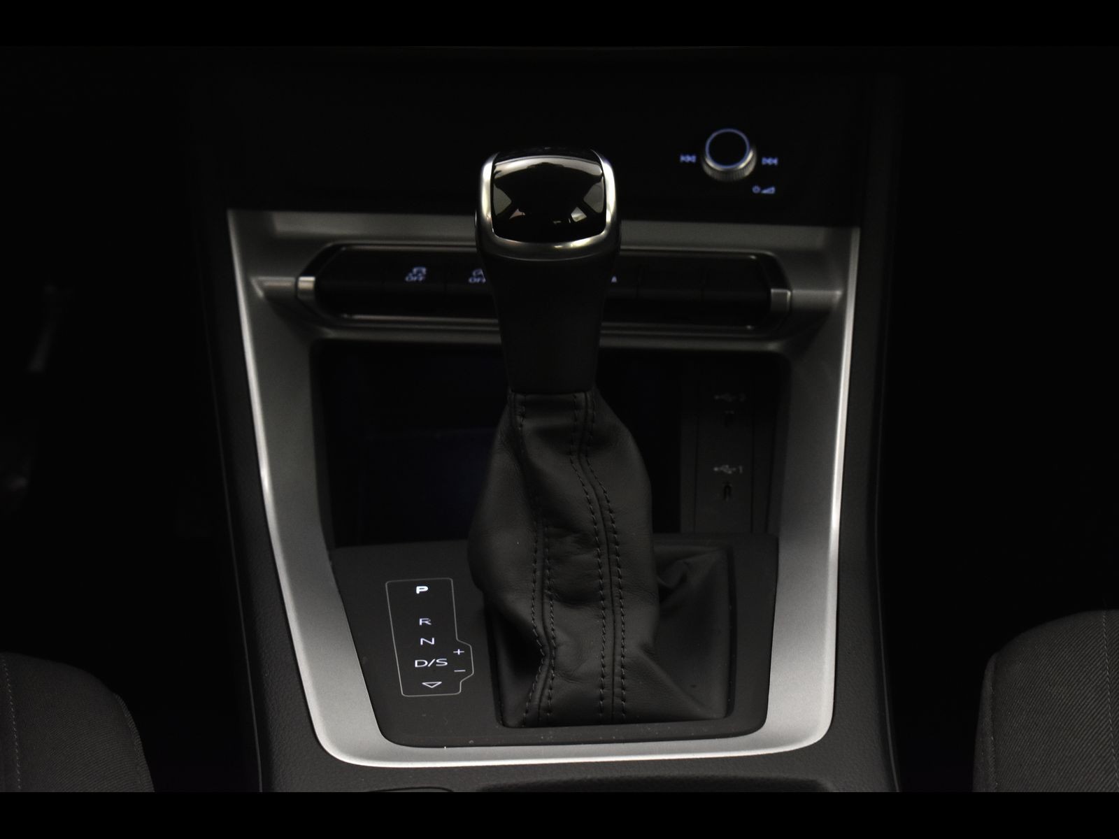 21 - Audi Q3 40 2.0 tdi 200cv business advanced quattro s tronic