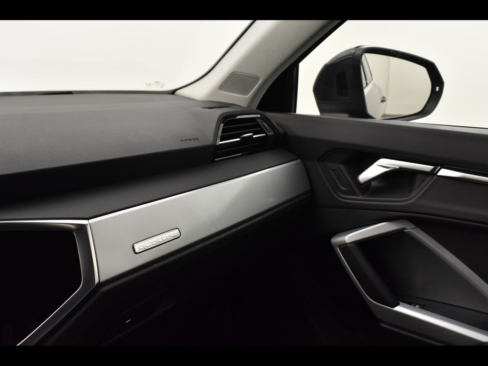 23 - Audi Q3 40 2.0 tdi 200cv business advanced quattro s tronic